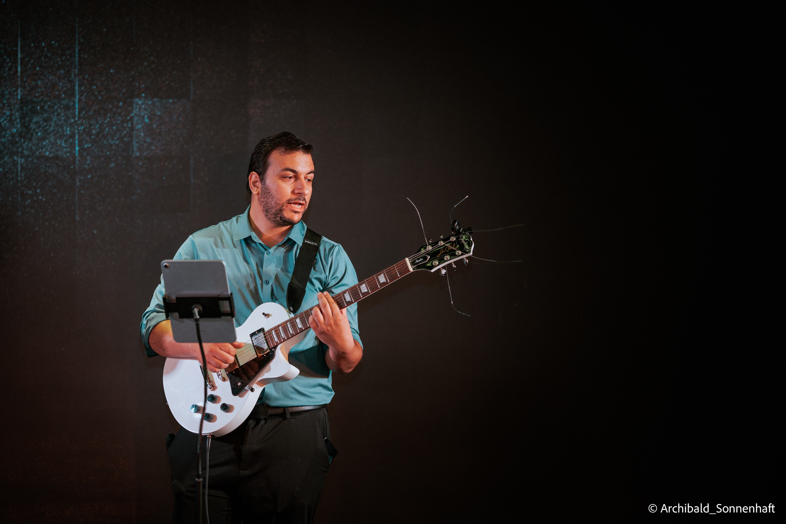 Georgian party. Photographer in Guangzhou, China. Archibald Sonnenhaft