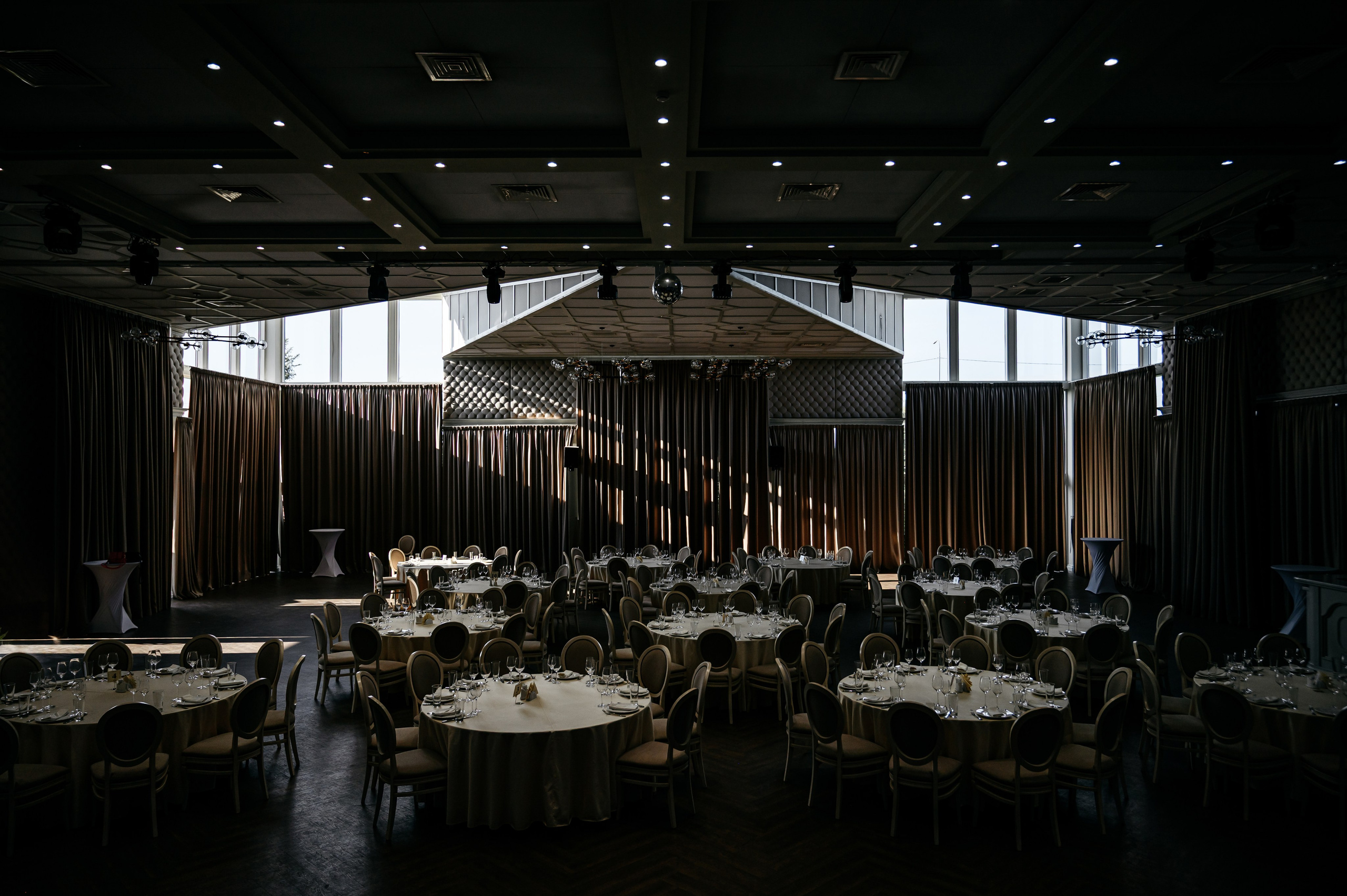 Выпускной. Школа № 54. Кедр Холл. Фотограф Владивосток. Игорь Кирсанов