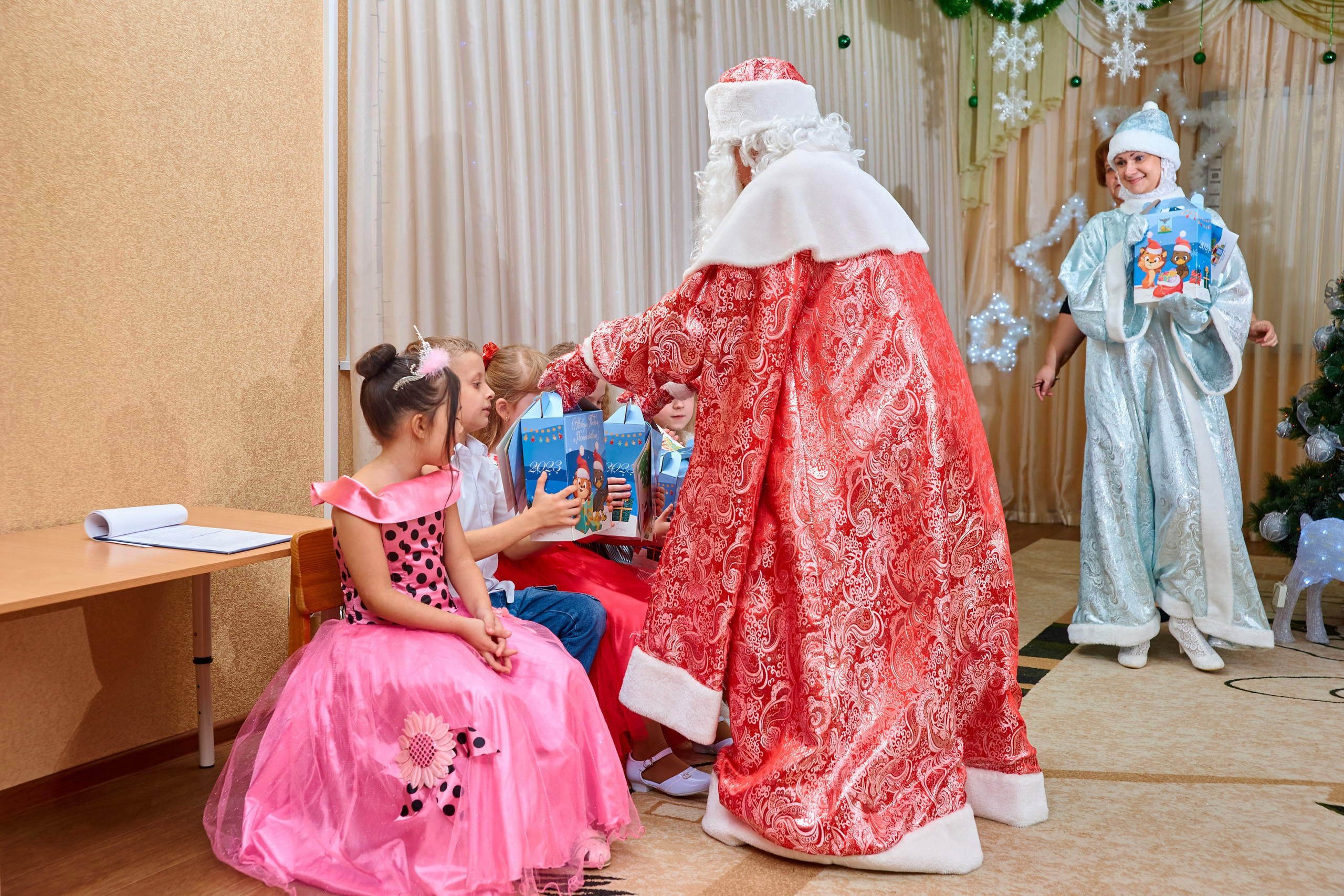 Новогодние утренники. Childrenfoto.ru