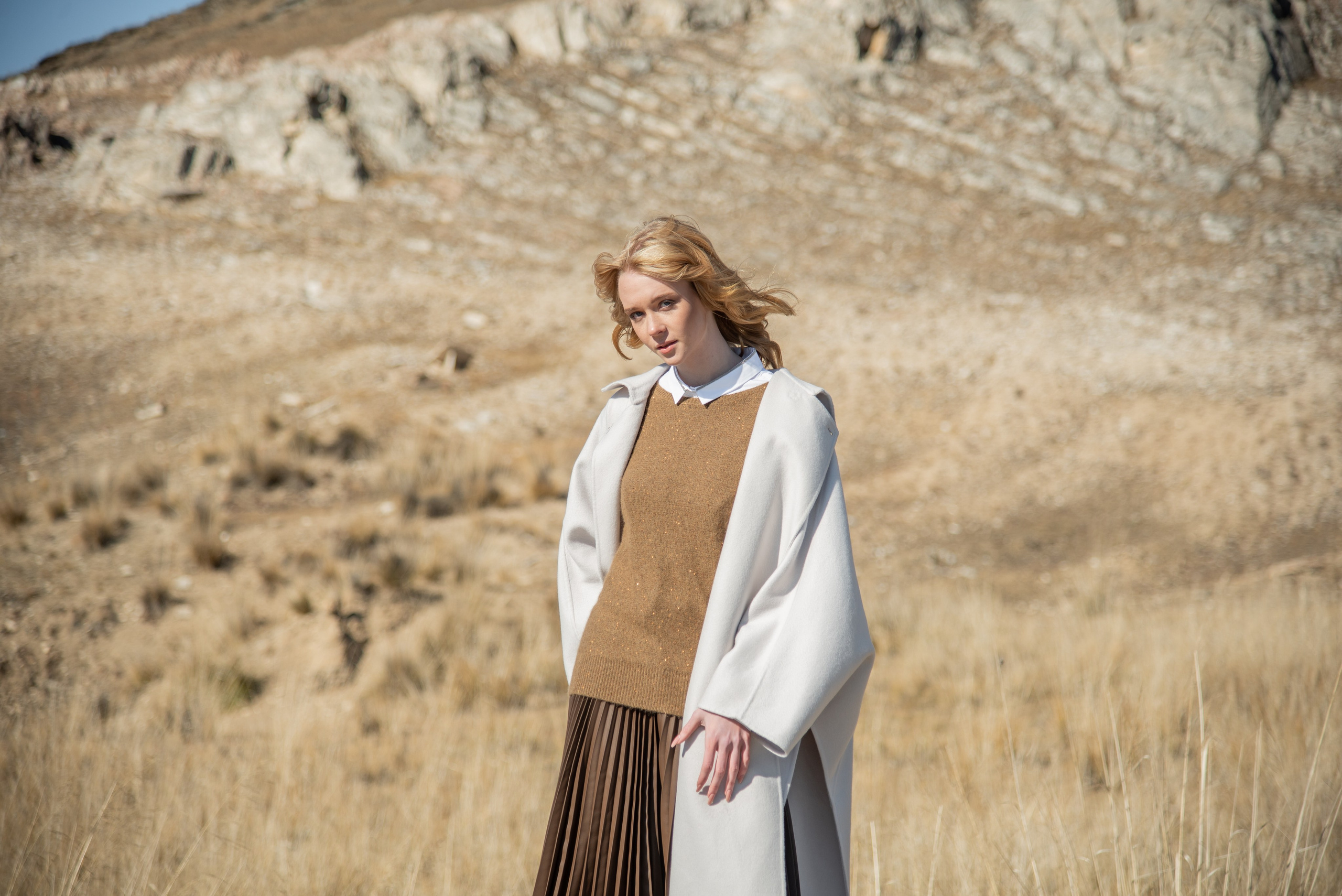 Съёмка одежды на Ольхоне. Занимаюсь профессиональной фотографией и живу рядом с Байкалом. Работаю в разных жанрах