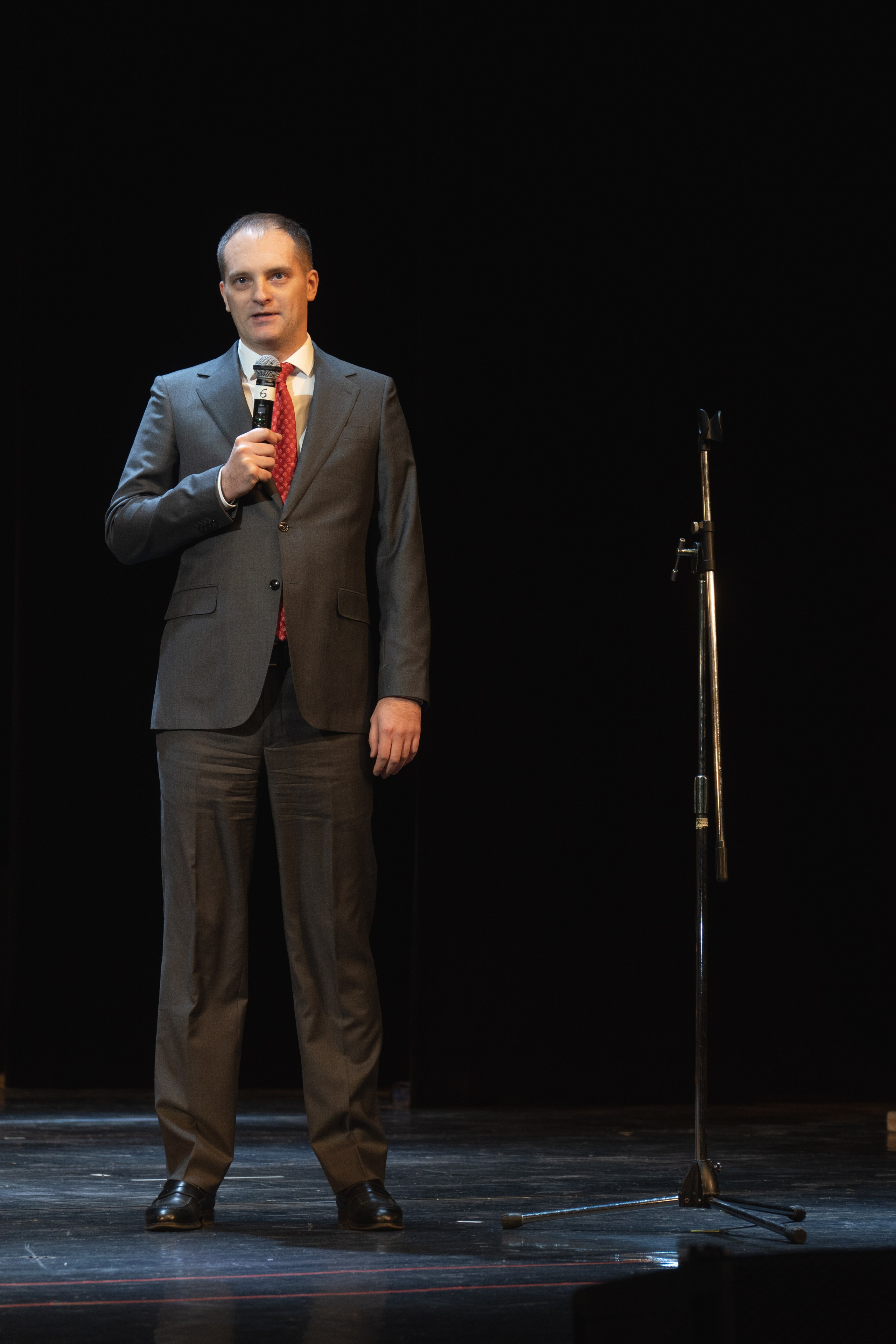 Музыкальный театр. Занимаюсь профессиональной фотографией и живу рядом с Байкалом. Работаю в разных жанрах