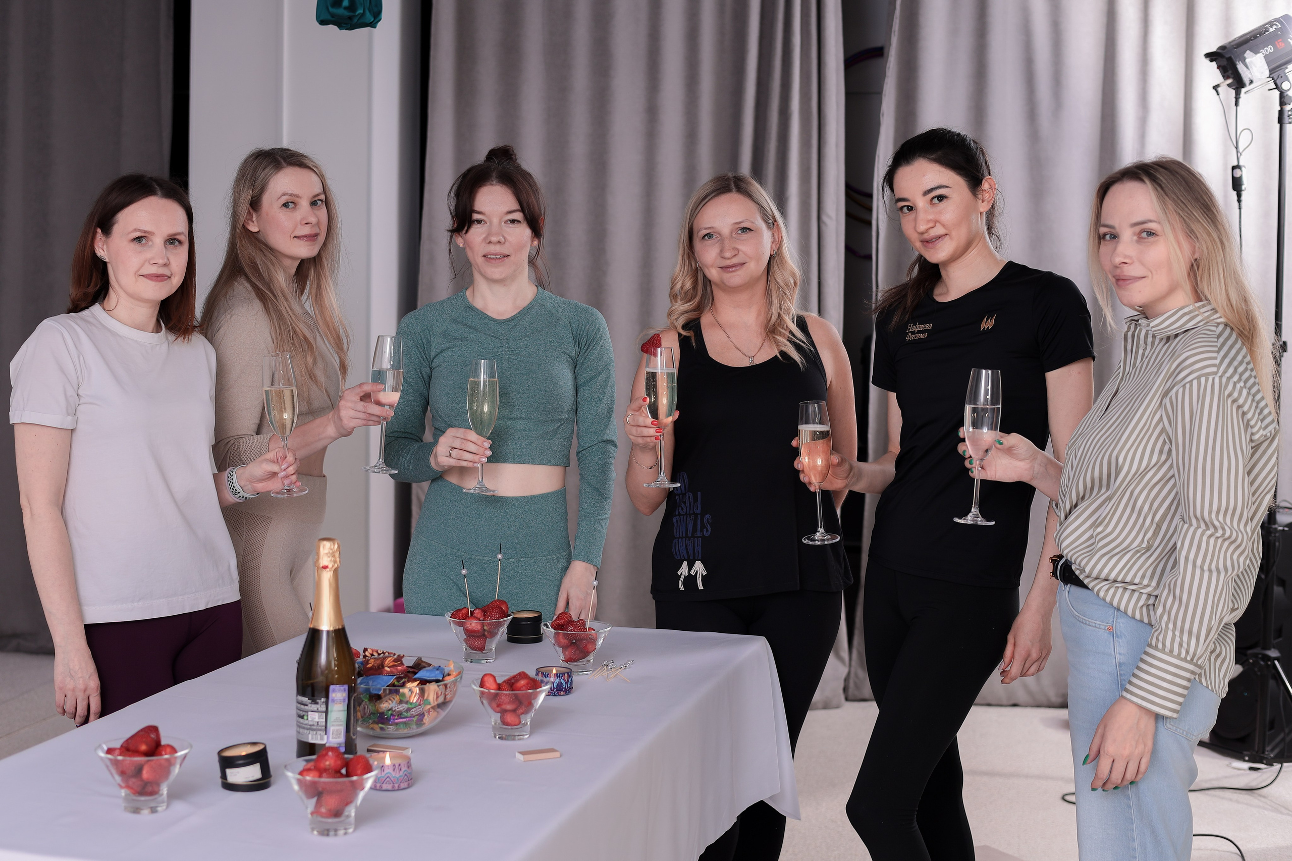 Арт-терапия + аэройога. Фотограф Надршина Лилия