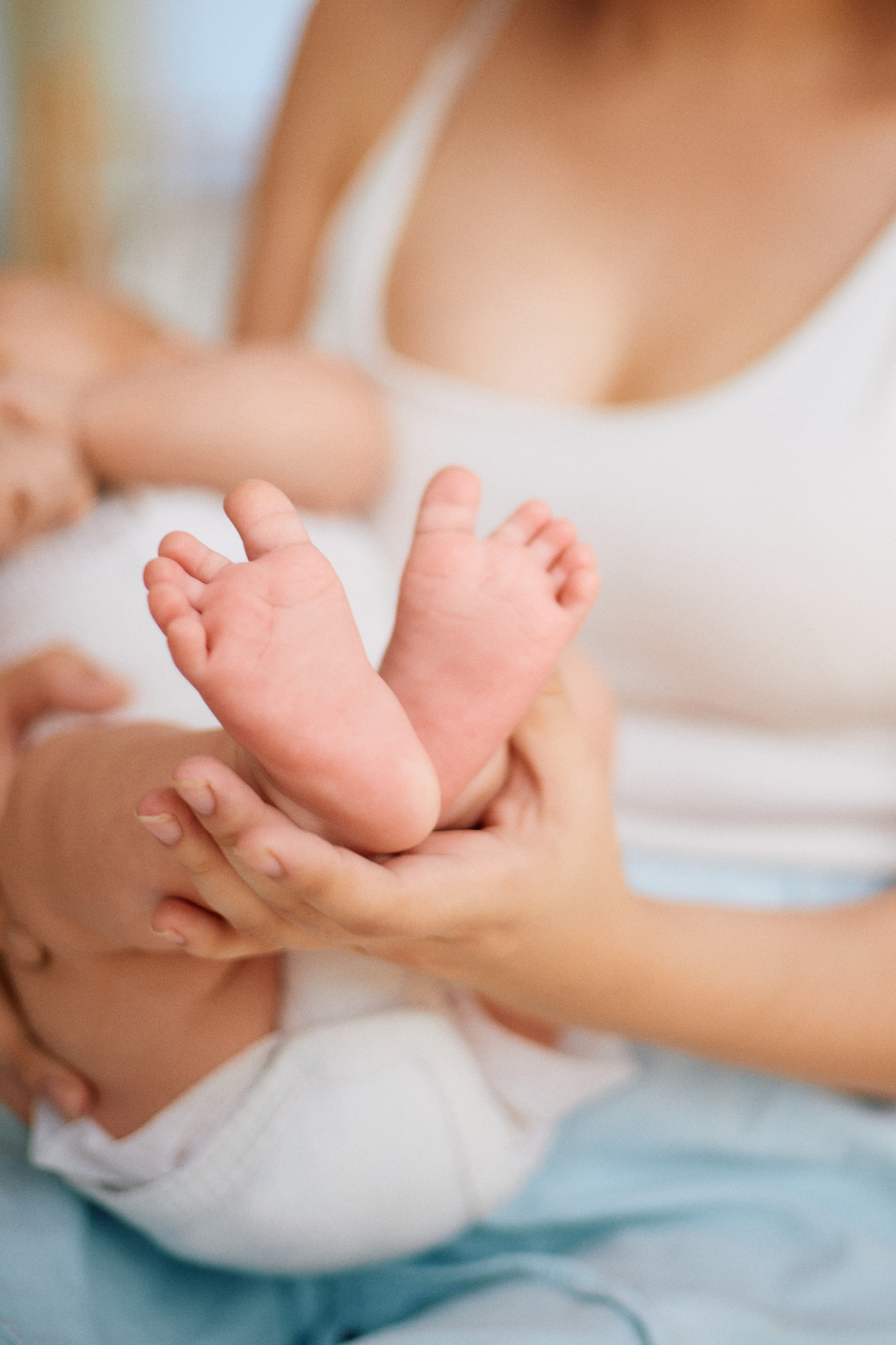 Фотосессия материнства в студии. Фотограф Беременность и Материнство город Семей