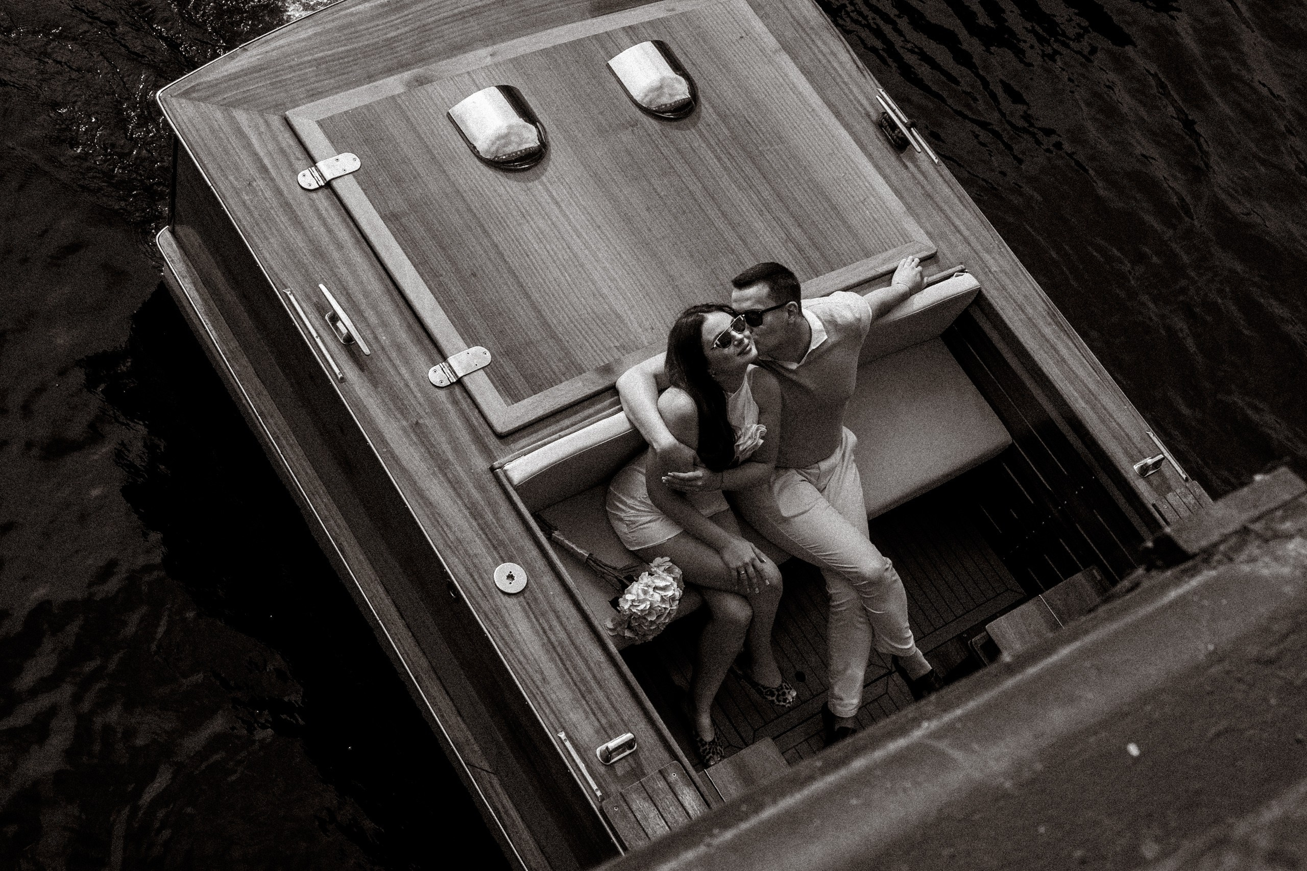 СВАДЕНБНАЯ СЬЕМКА НА КАТЕРЕ ПО КАНАЛАМ САНКТ-ПЕТЕРБУРГА И В АКВАТОРИИ НЕВЫ. Профессиональный фотограф, Санкт-Петербург — Виктория Богомолова