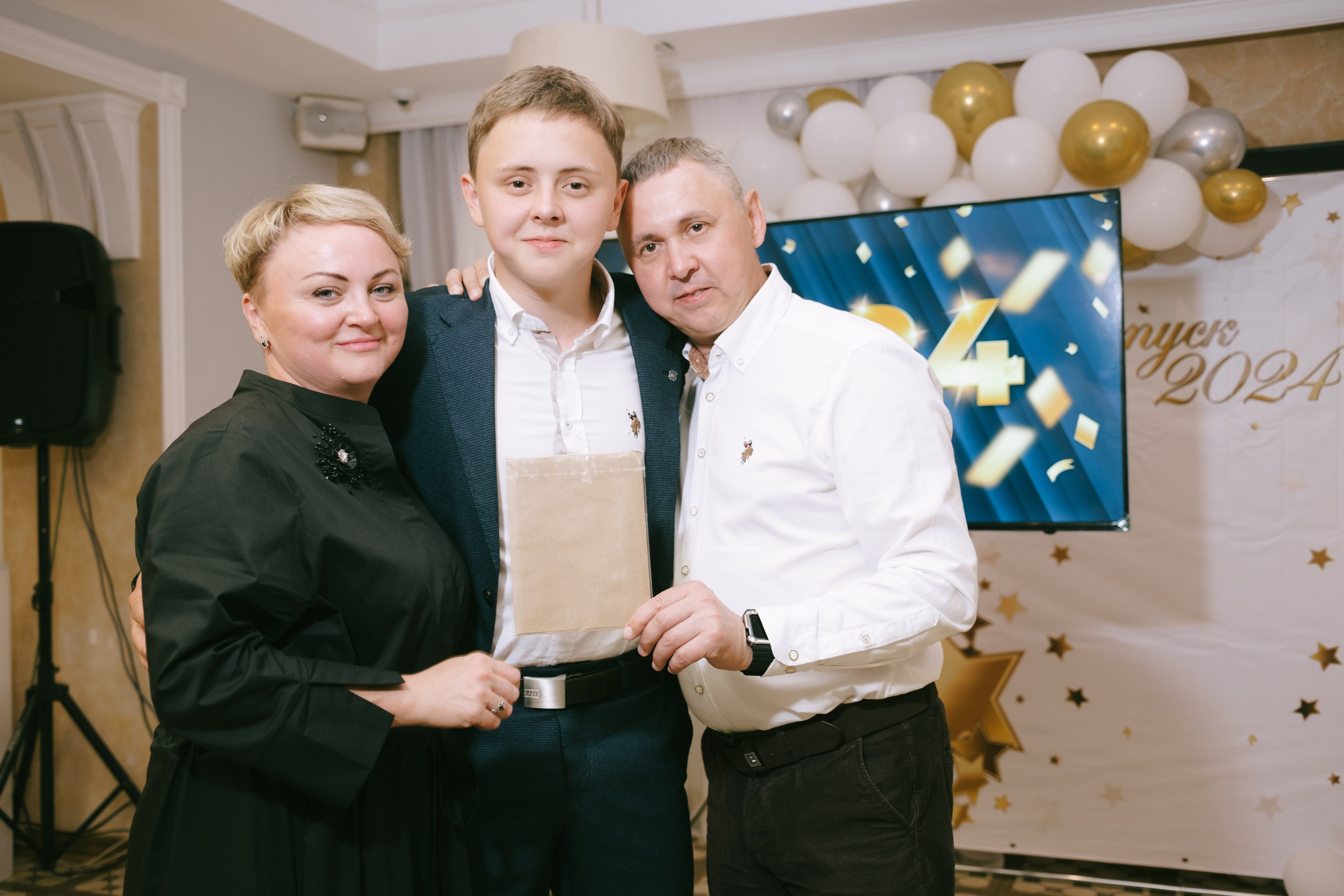 Выпускной школа 33. Свадебный и репортажной фотограф Денис Ожигин в Краснодаре и Краснодарском крае