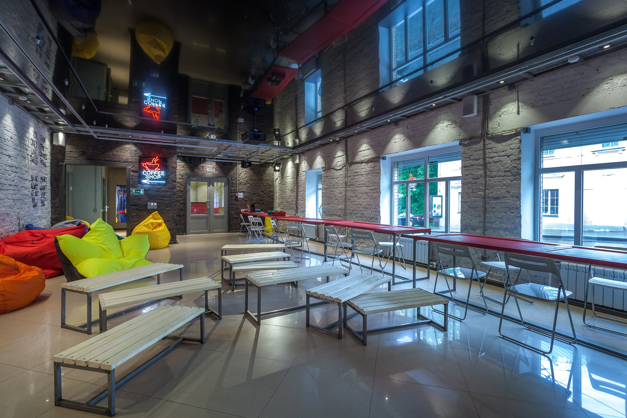 ОФИС АГЕНСТВА НА ЯУЗСКОЙ                                                             Архитектура: Зайцев С.                                                                                Дизайн: Работнов А.   