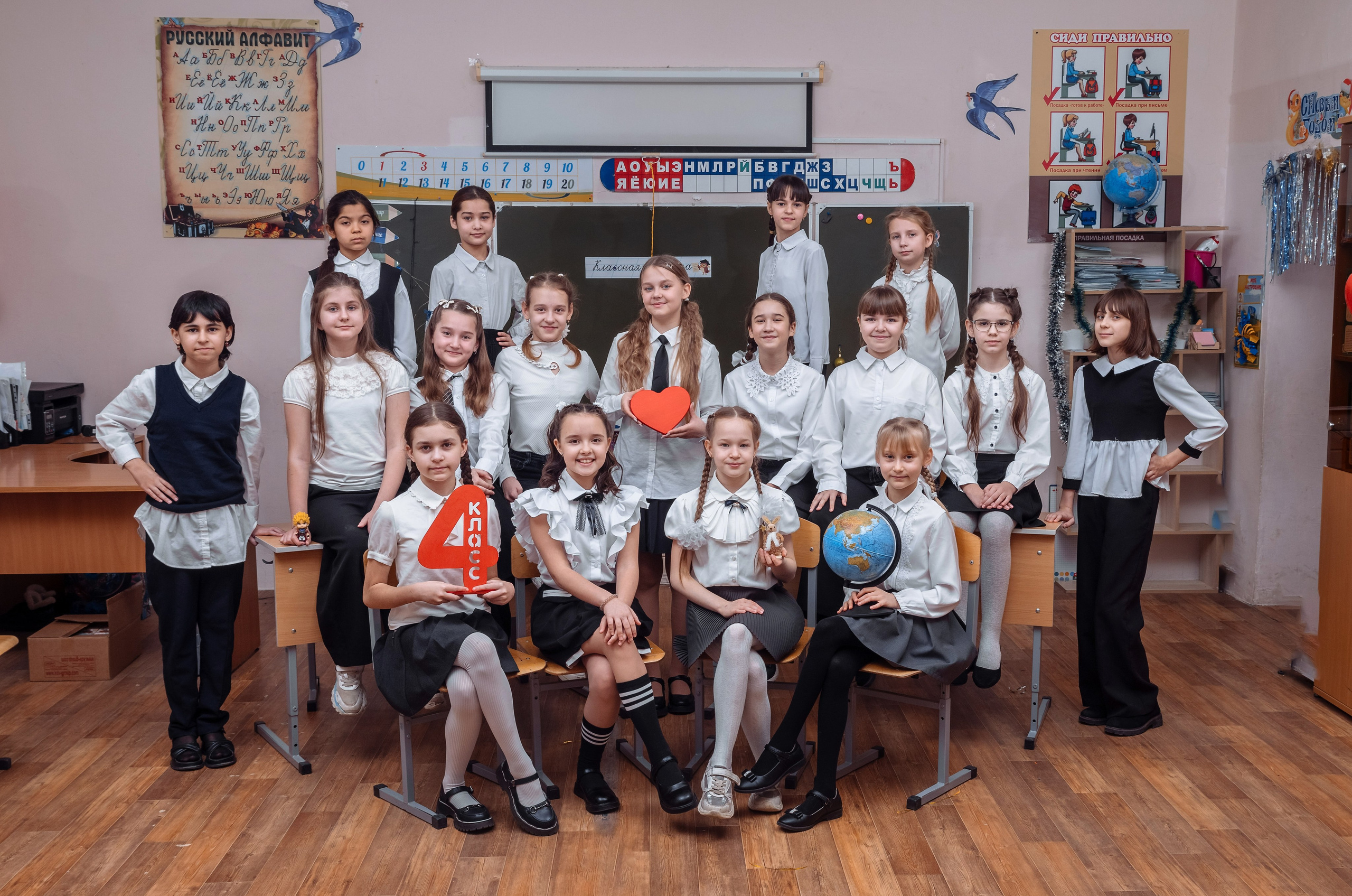 Начальные классы. Выпускные школьные фото­альбомы для школ и детских садов в Волгограде и Волжском