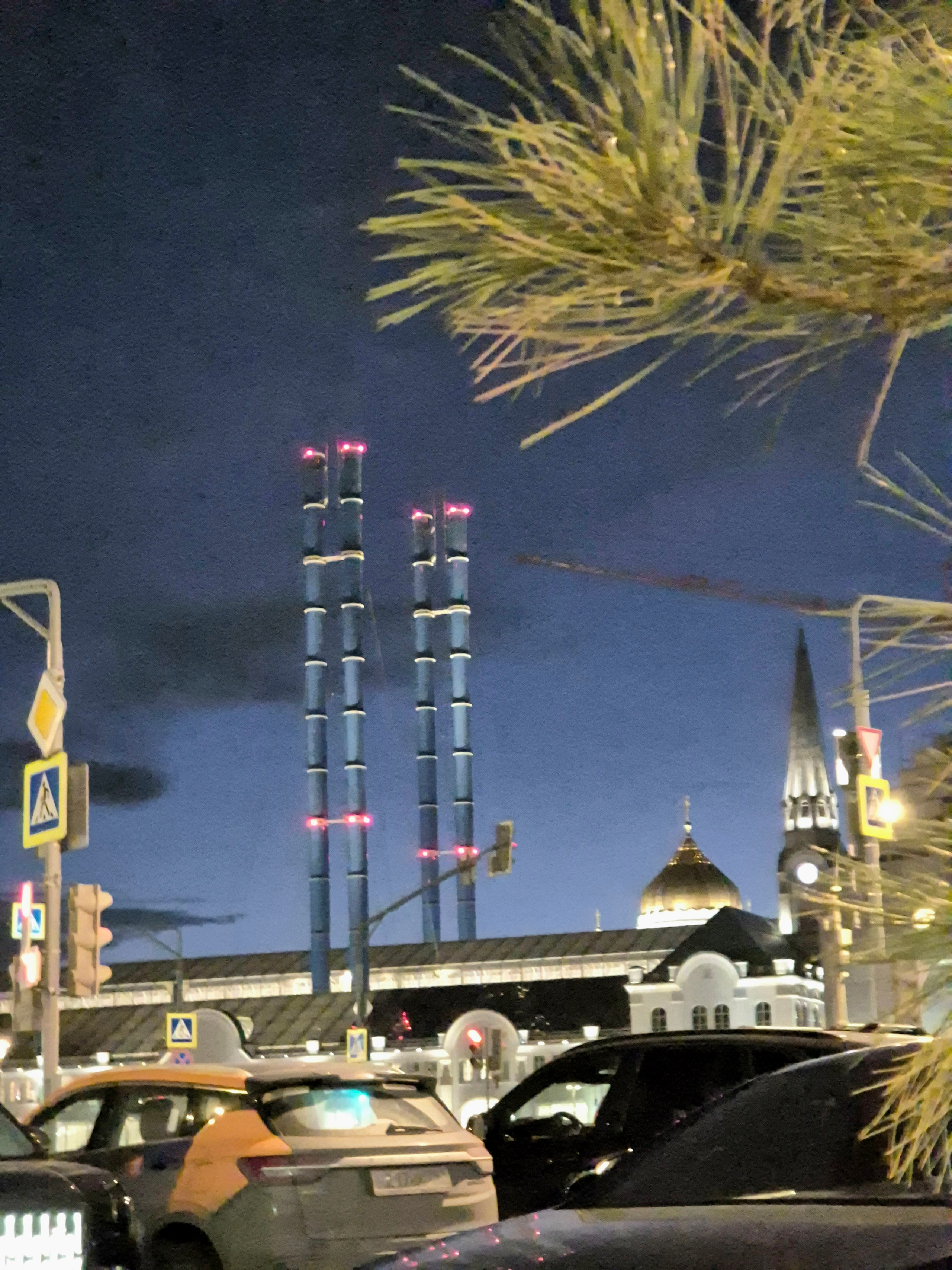 Прогуляться вокруг и заглянуть внутрь - очень приятно