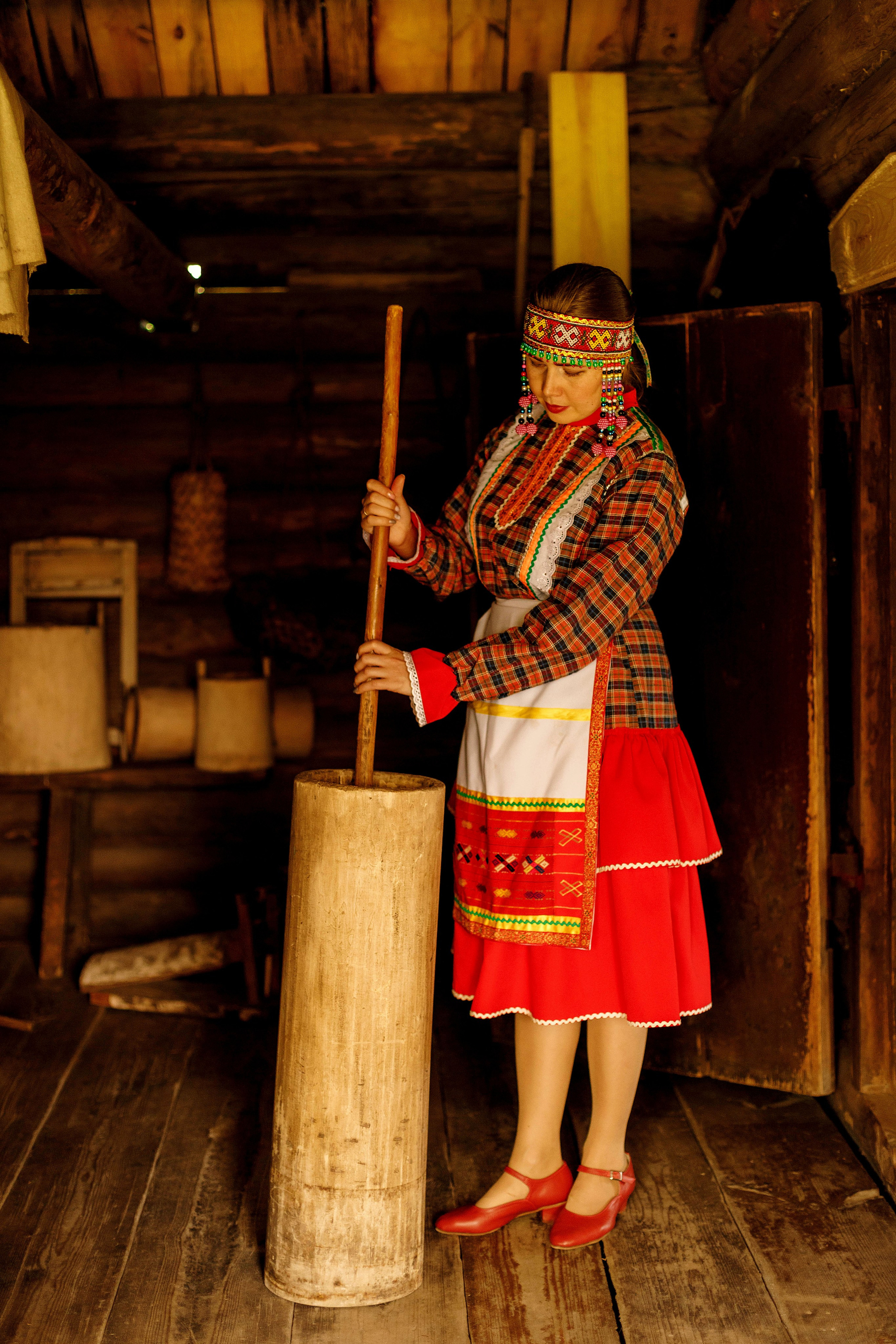 Фотосессия с Екатериной Анисимовой в Ибресинском этнографическом музее. Портретный и репортажный фотограф в Чебоксарах Андриян Чаркин