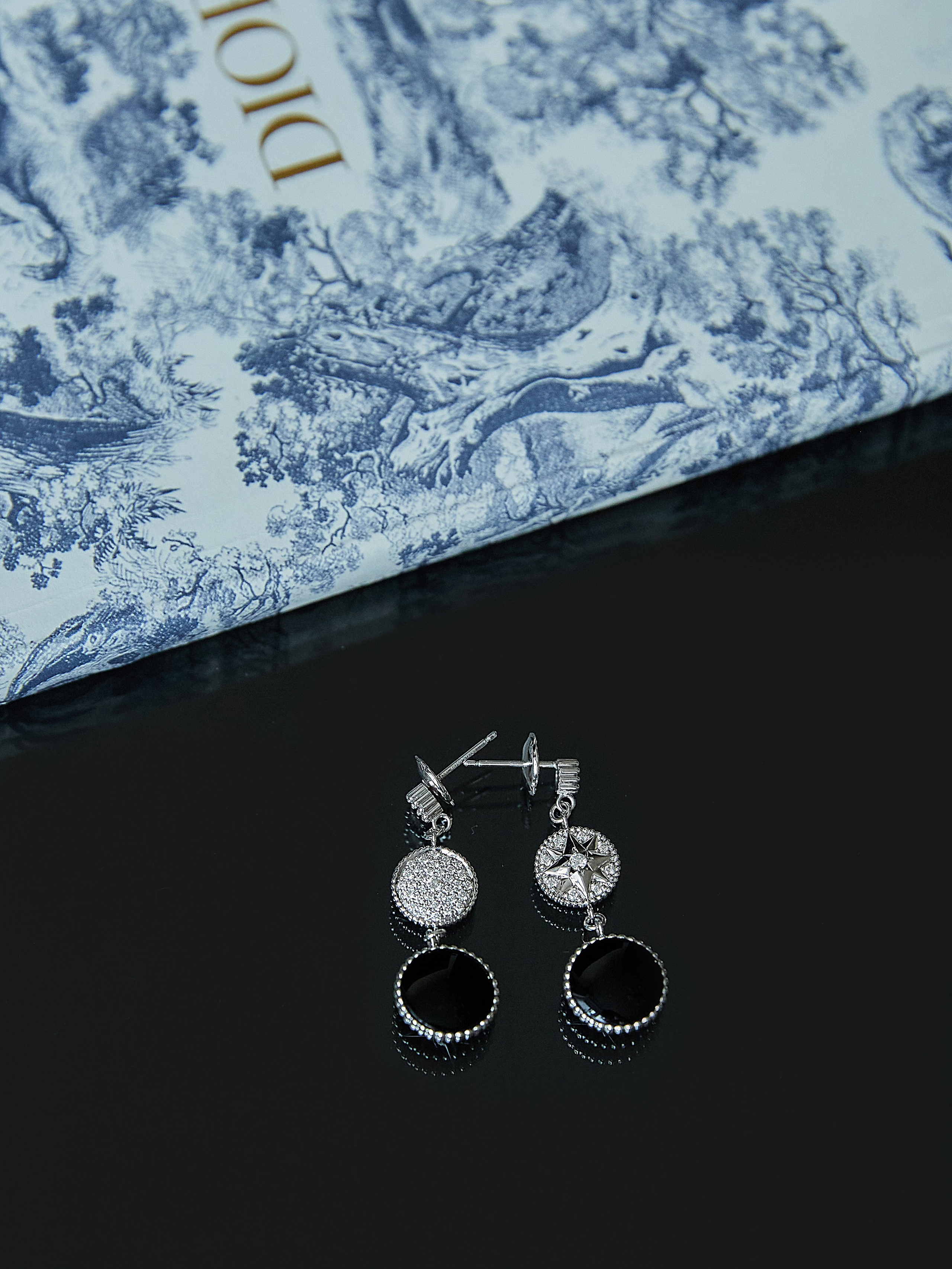 Ювелирные украшения (предметная). Фотограф