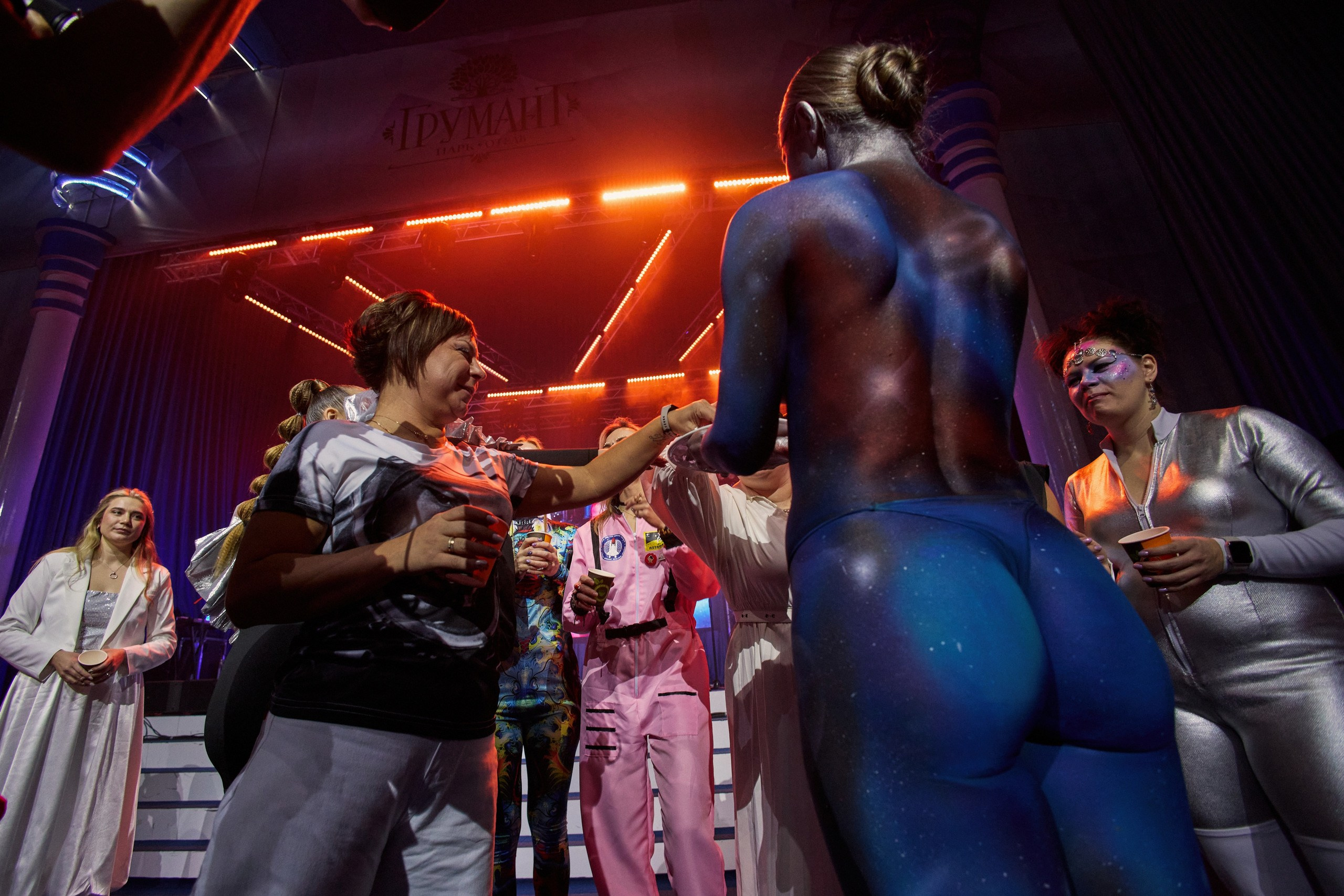 Космический новый год / K-Holding. Другой взгляд на фотографию