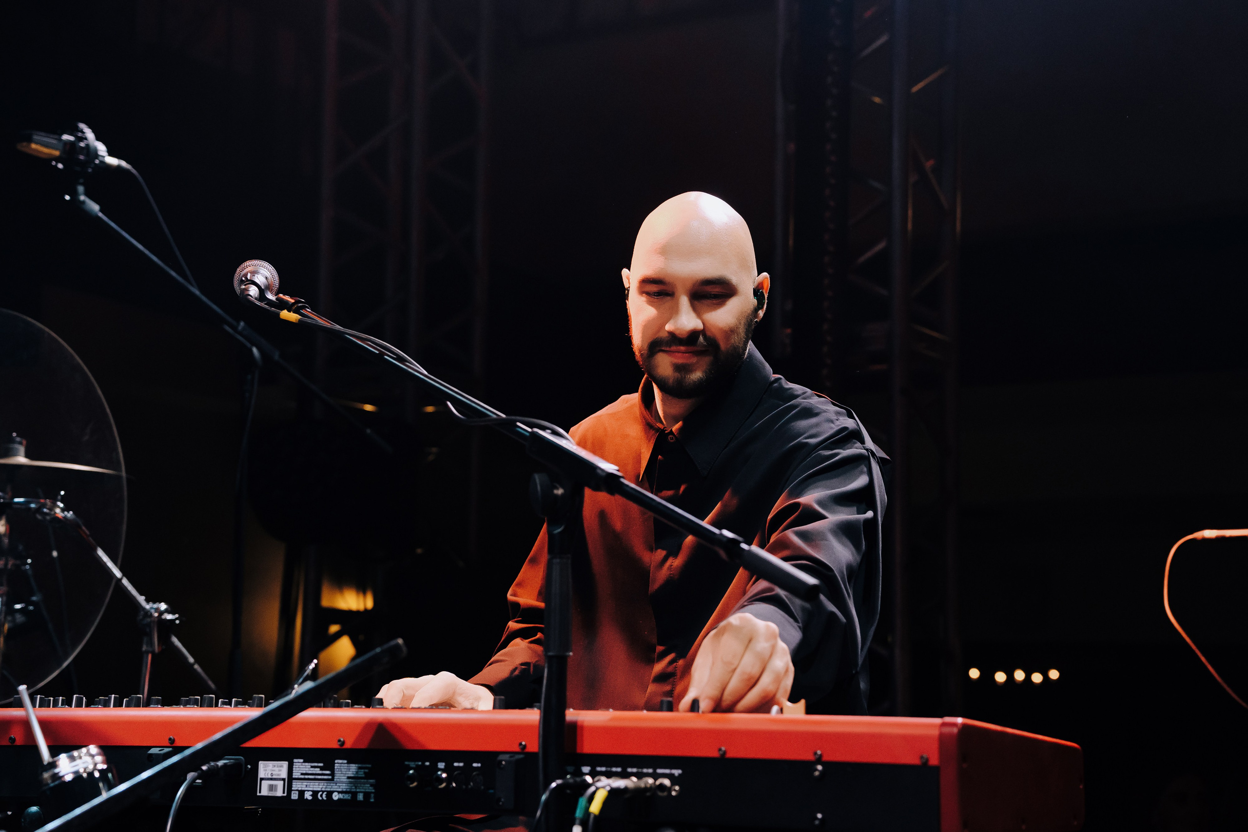 20 ЛЕТ МЕГАПОЛИС ЧЕЛЯБИНСК ХЕДЛАЙНЕР ЕЛКА. Репортажный фотограф Зуев Роман г. Челябинск