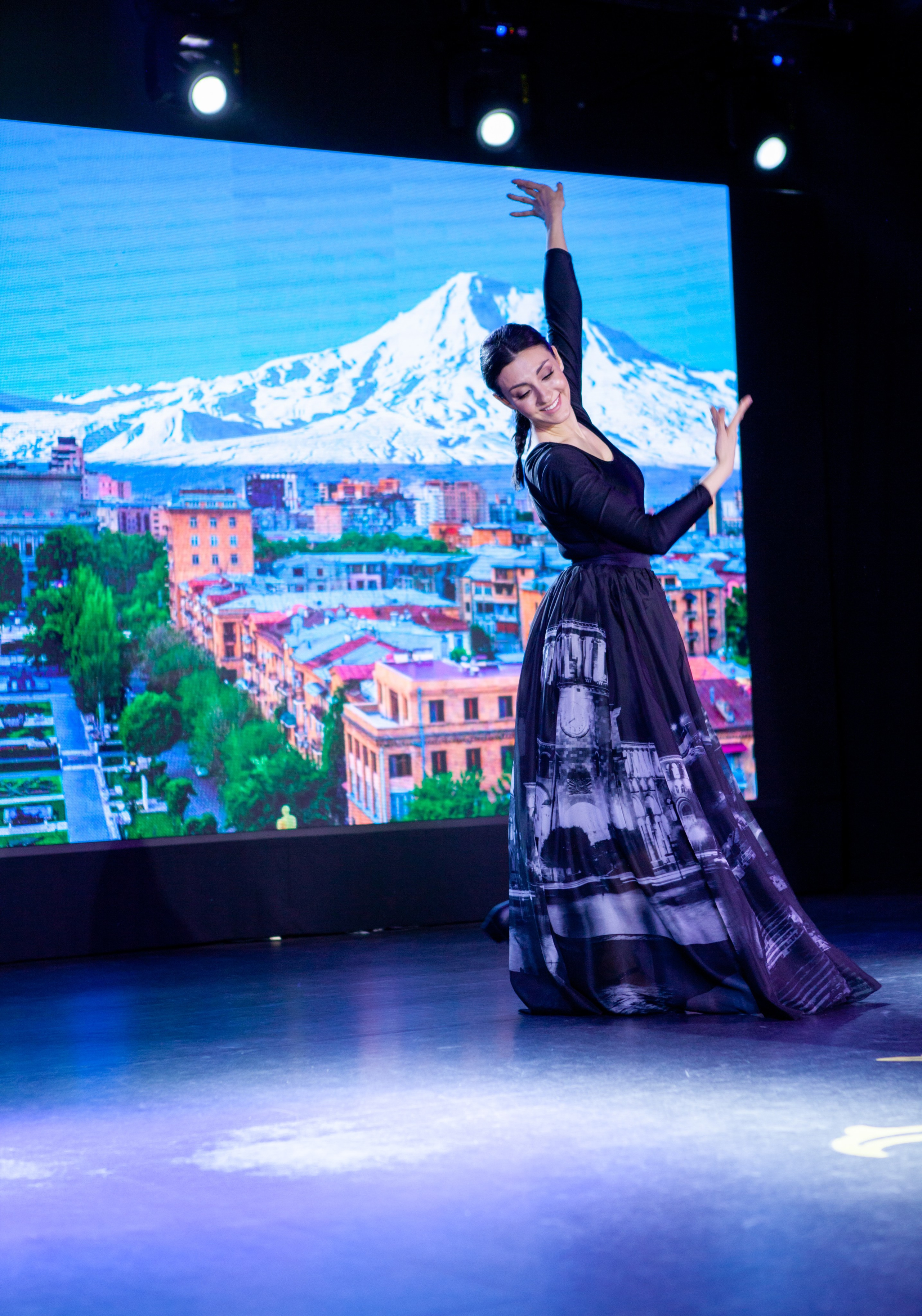 Концерт «День материнства и красоты». Olya Posnimay