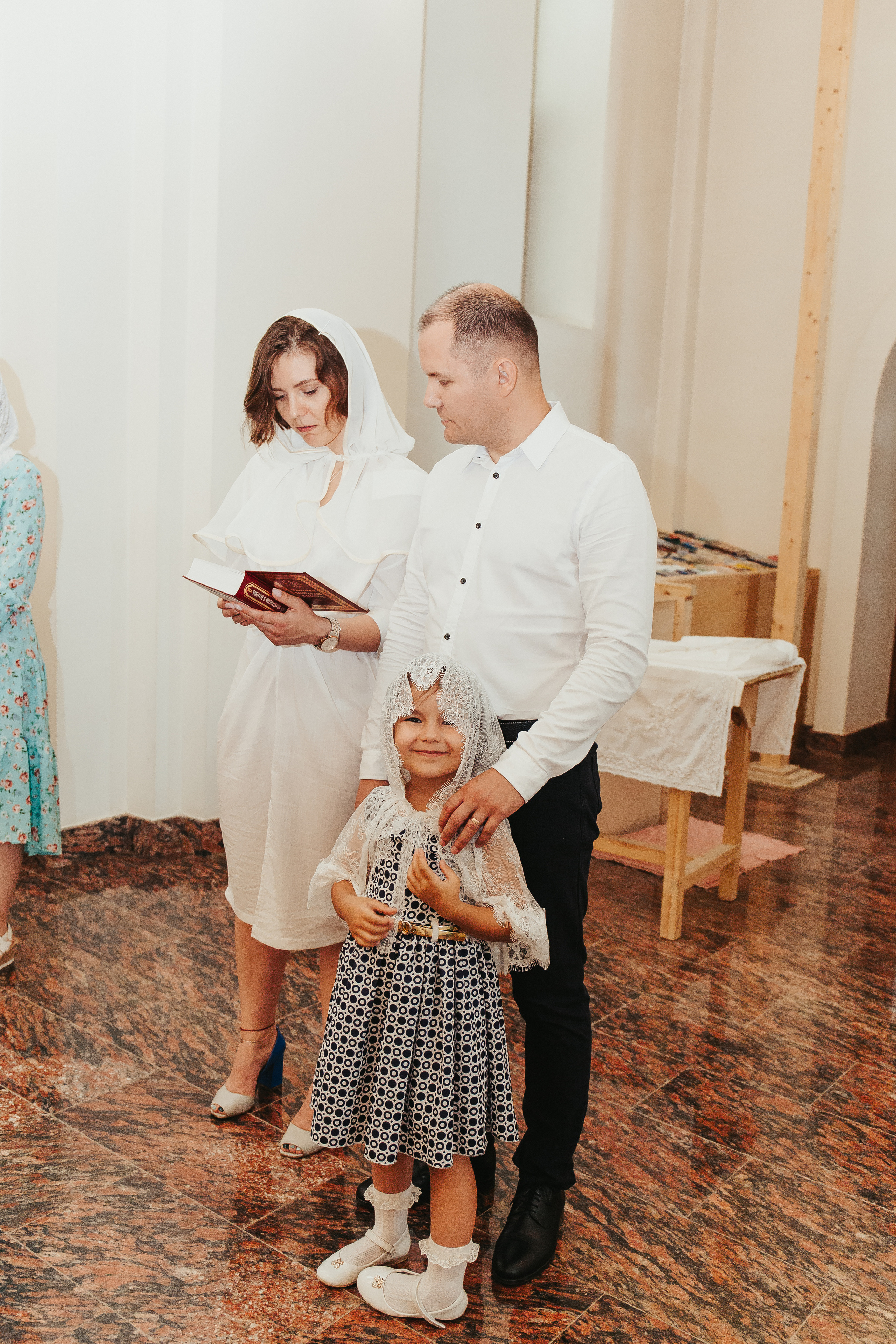 Что читают крестные на крещение