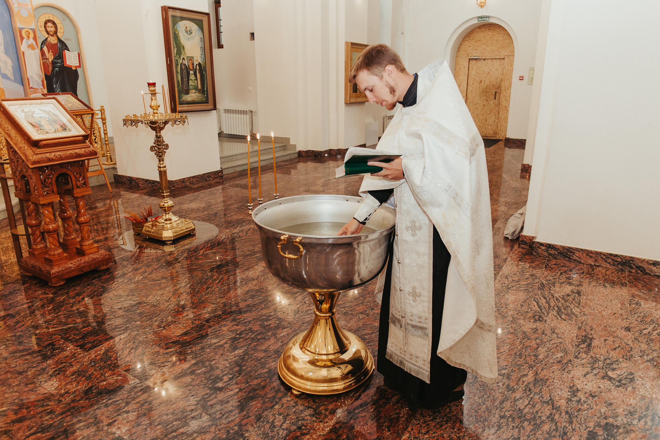 Крещение в Серафимовском храму в Хотьково
