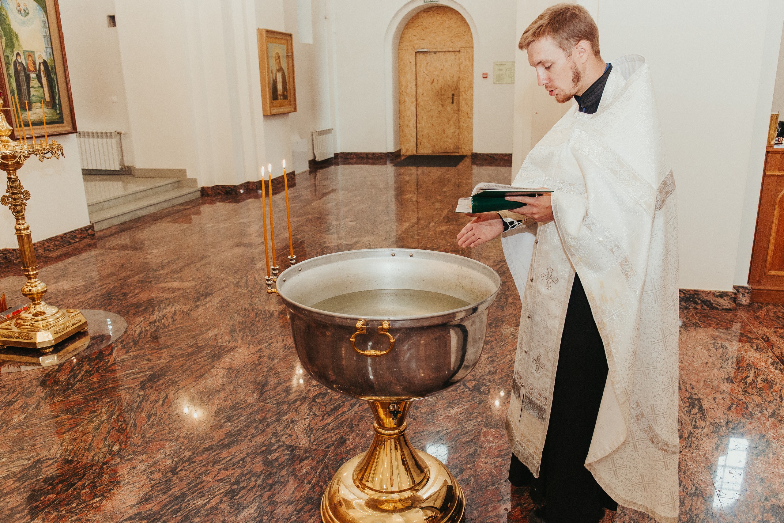 Крещение в Серафимовском храму в Хотьково