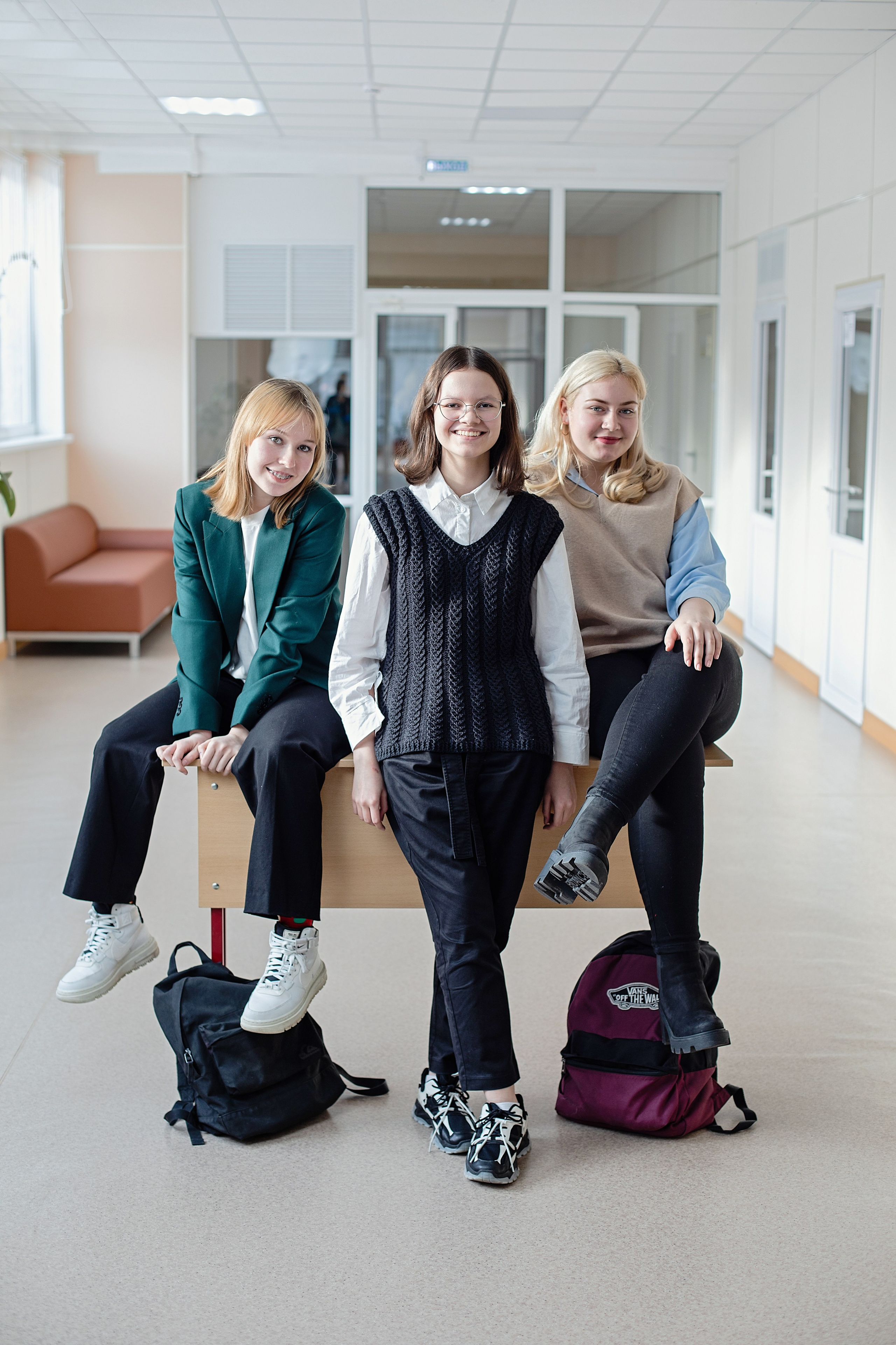 Галерея фотографий для старшей школы. Выпускные фотоальбомы на заказ в Москве. Ксения Фоломкина