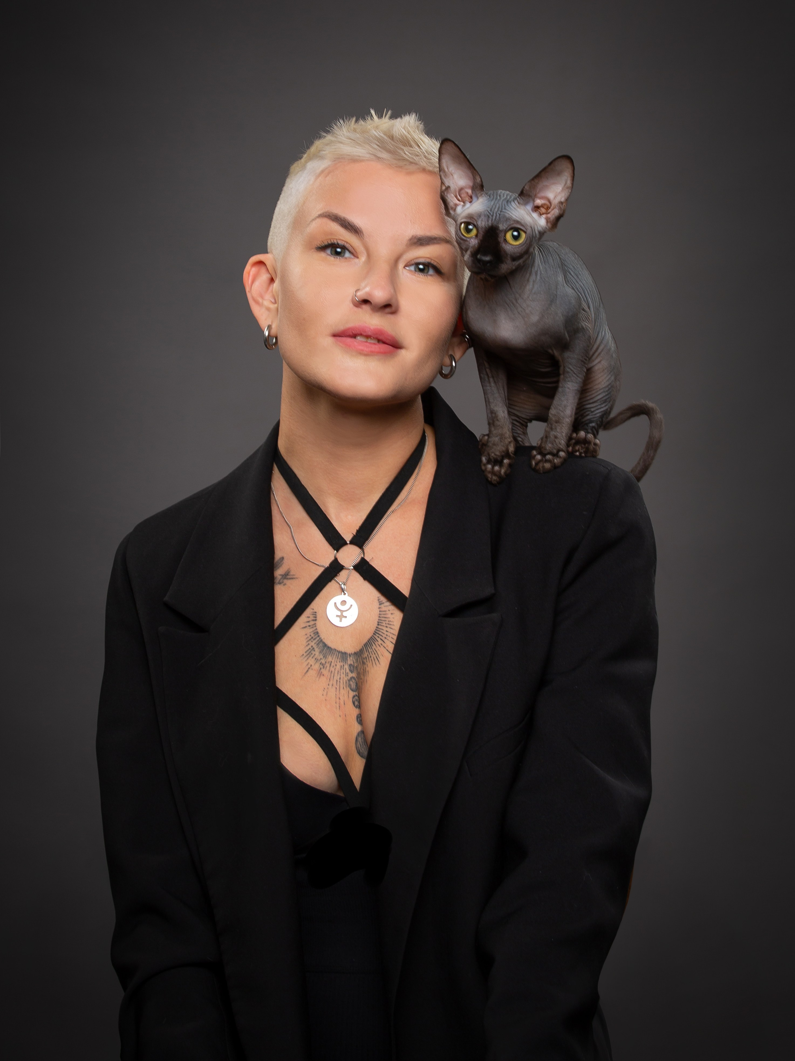 С кошкой. Фотограф Мария Кольцова