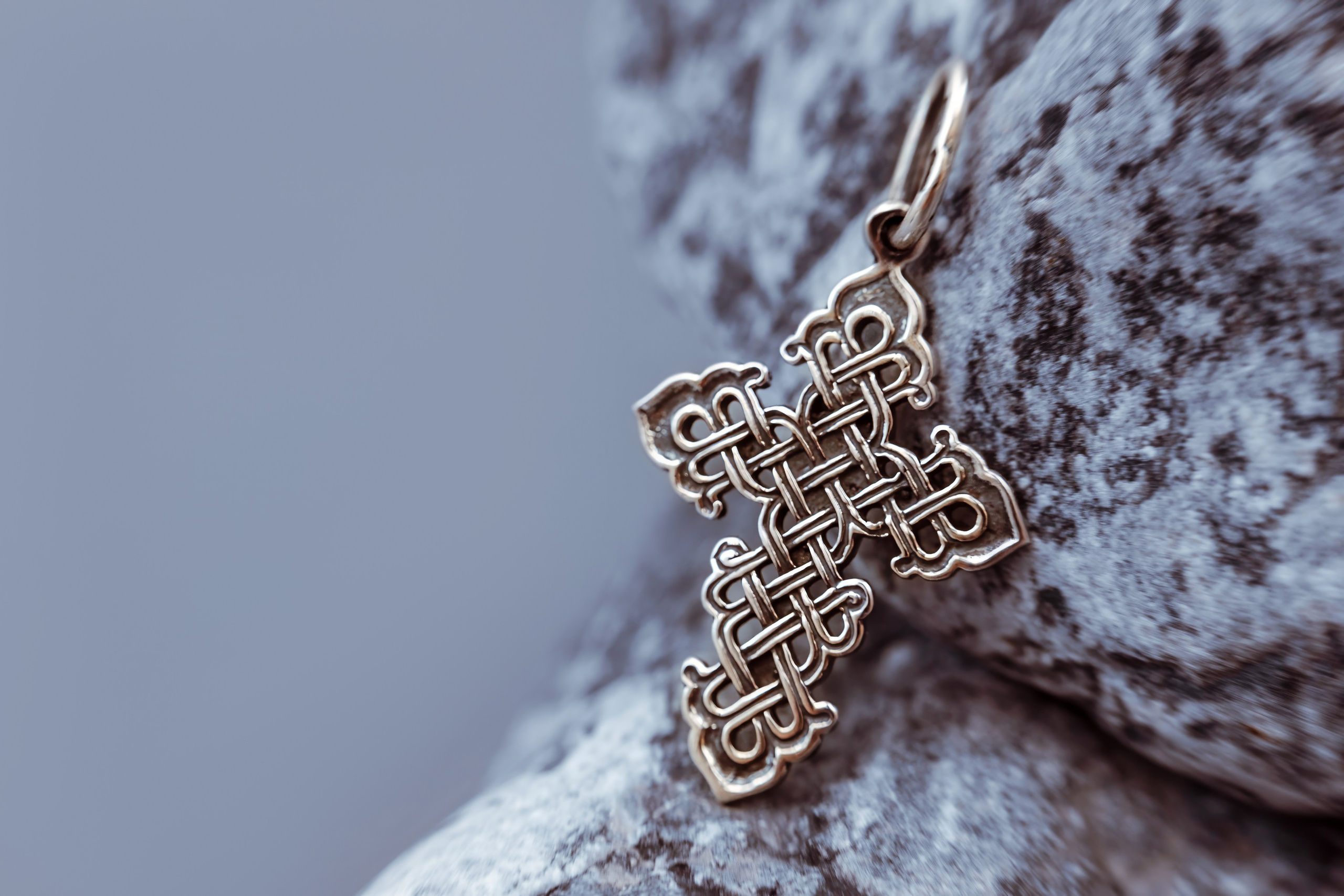 Съемка серебряных украшений в Санкт-Петербурге. Фотосессия для маркетплейсов