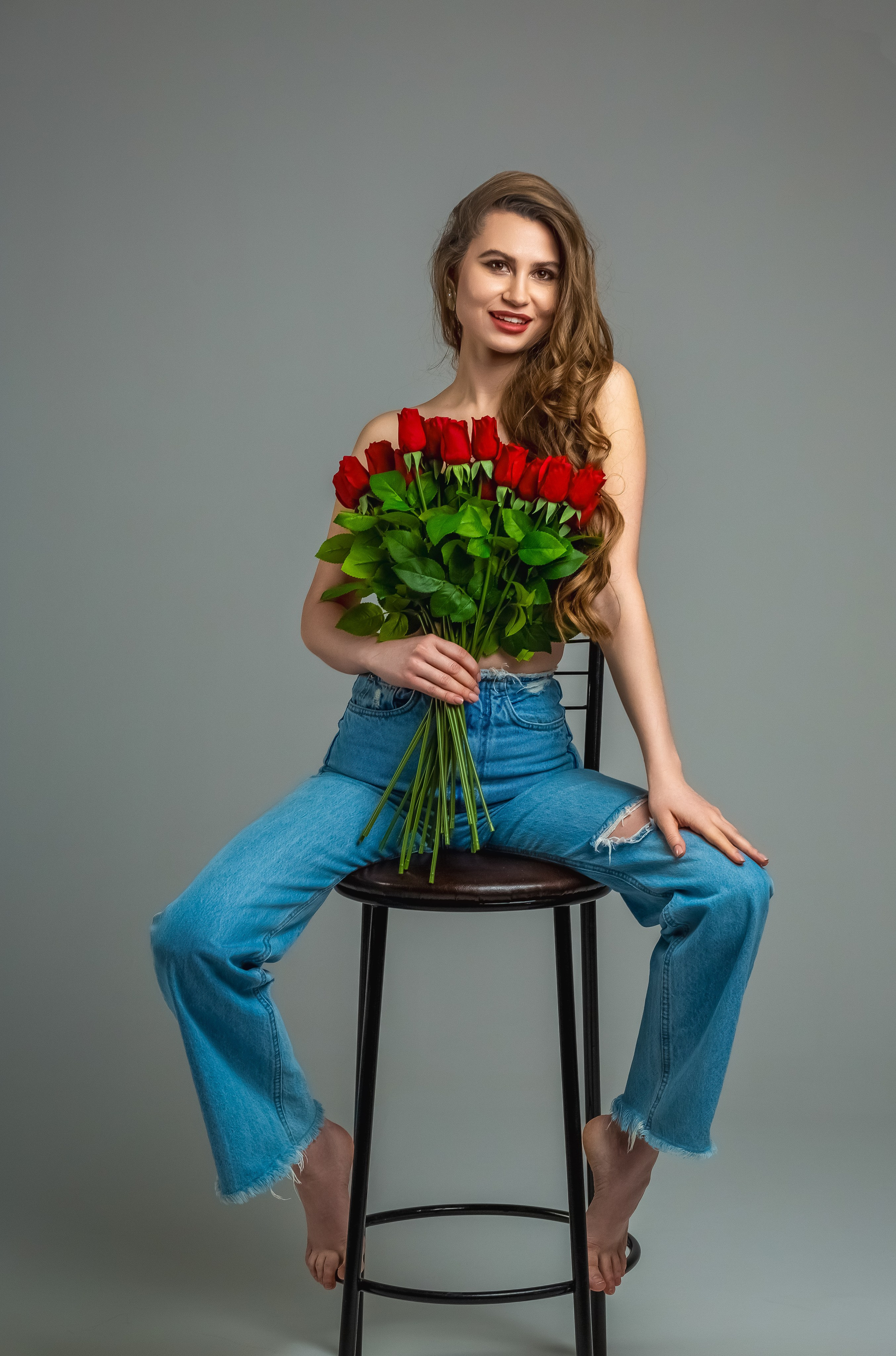 Синие джинсы — белые тюльпаны. Вера Соколова фотограф Воронеж