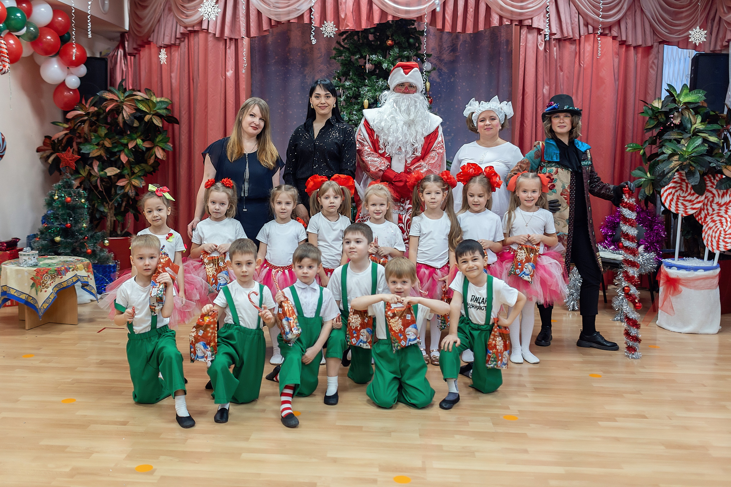 Утренник_"Карамельная фабрика» 2024. Семейный фотограф в Санкт-Петербурге