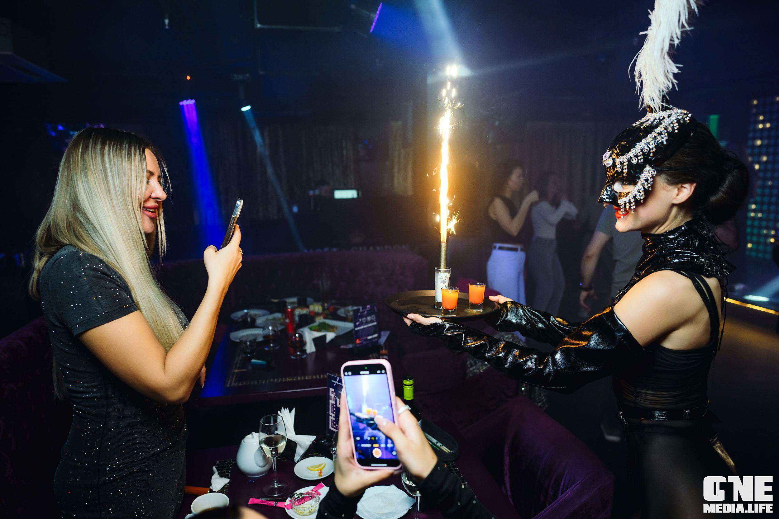 Субботняя вечеринка в караоке-клубе Эйфория. One Media Life: фоторепортажи, фотоотчеты с мероприятий и заведений