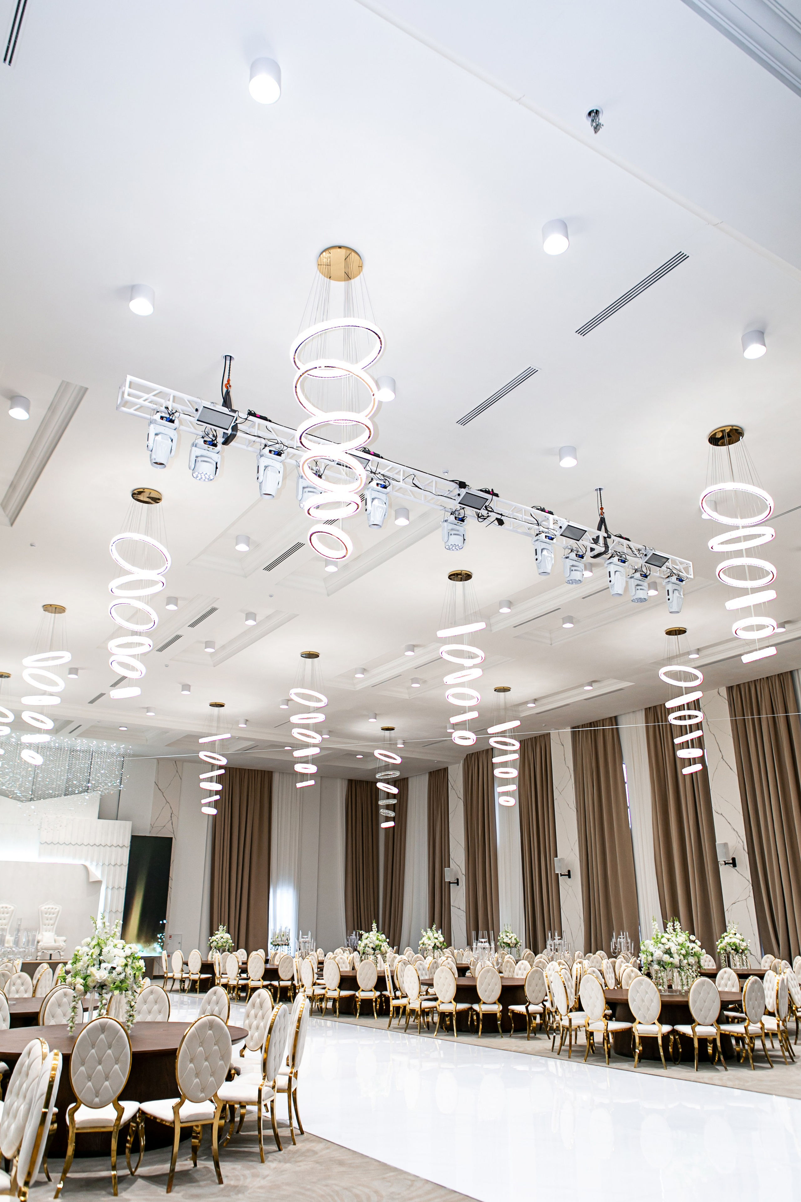 Банкетный зал Grand Holl. Контент фотограф, съемка для маркетплейсов, фуд съемка и репортажи в Новосибирске Ралия Галеева