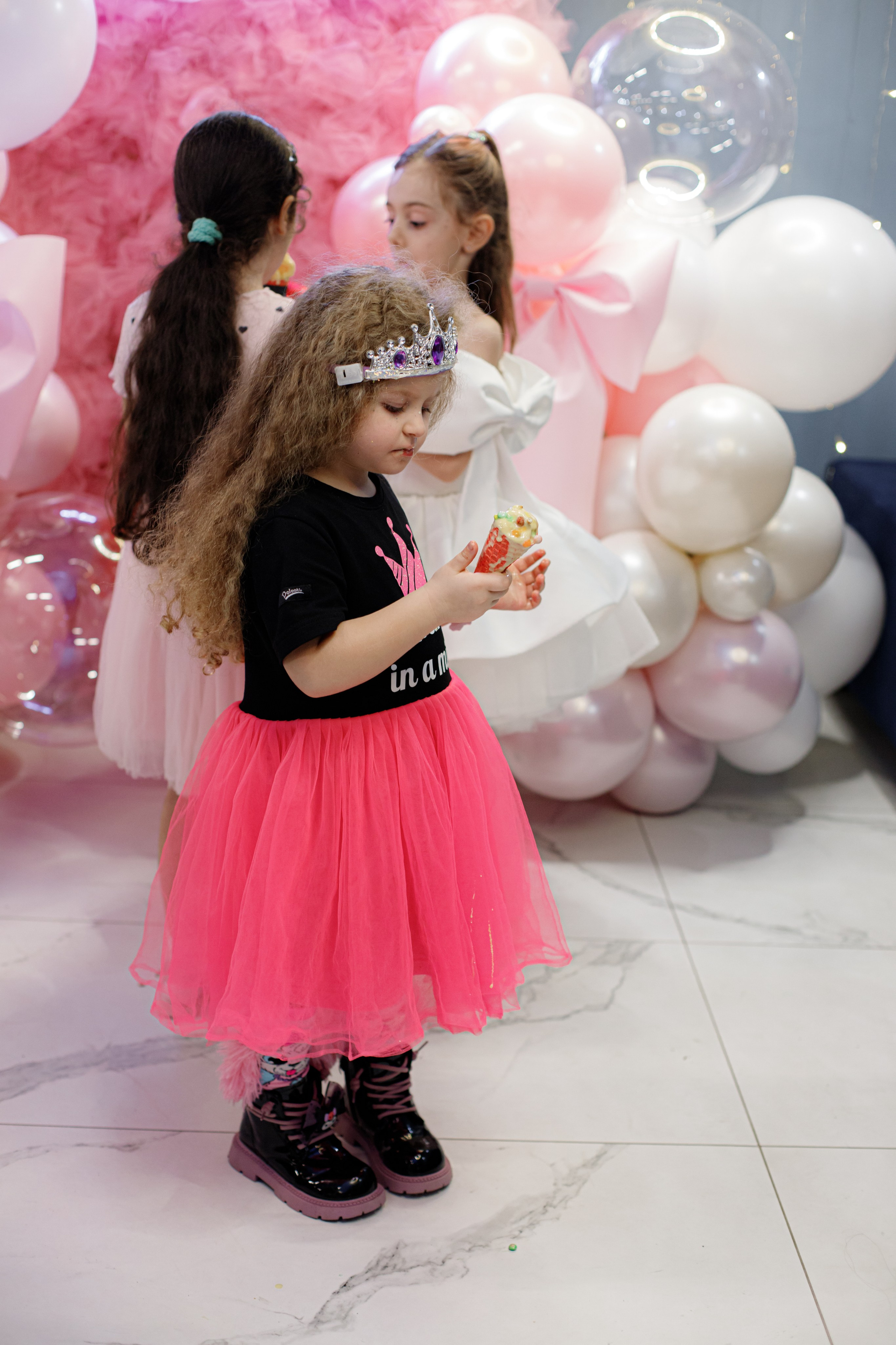 ASIA'S BIRTHDAY PARTY. Photokarish