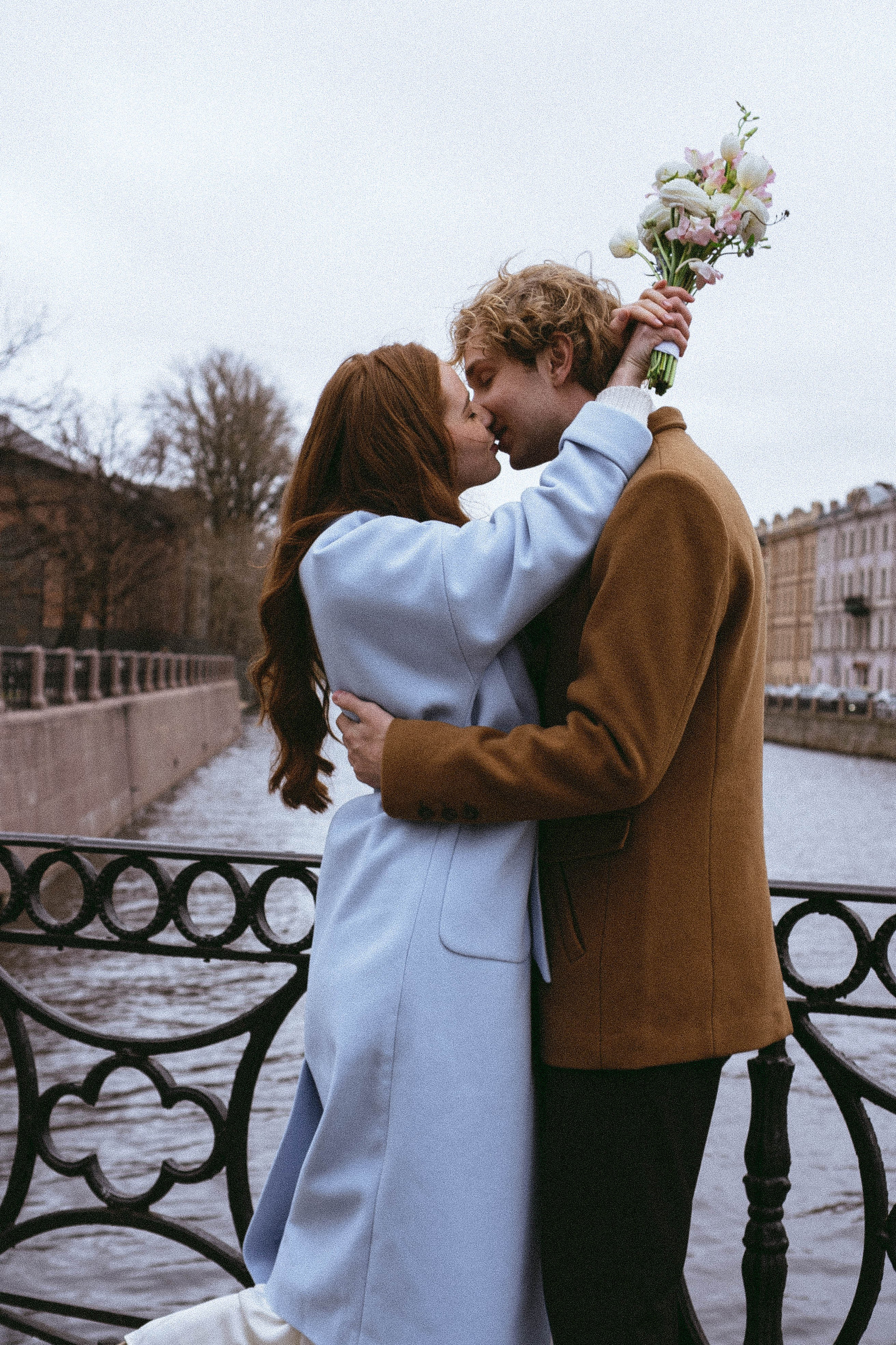 СВАДЕБНАЯ СЬЕМКА В ОТЕЛЕ. СБОРЫ ЖЕНИХА И НЕВЕСТЫ И ТАКЖЕ ТОР И ПОДГОТОВКА К ПРОГУЛКЕ И ПРОГУЛКА ПО ПЕТРОГРАДКЕ. Профессиональный фотограф, Санкт-Петербург — Виктория Богомолова