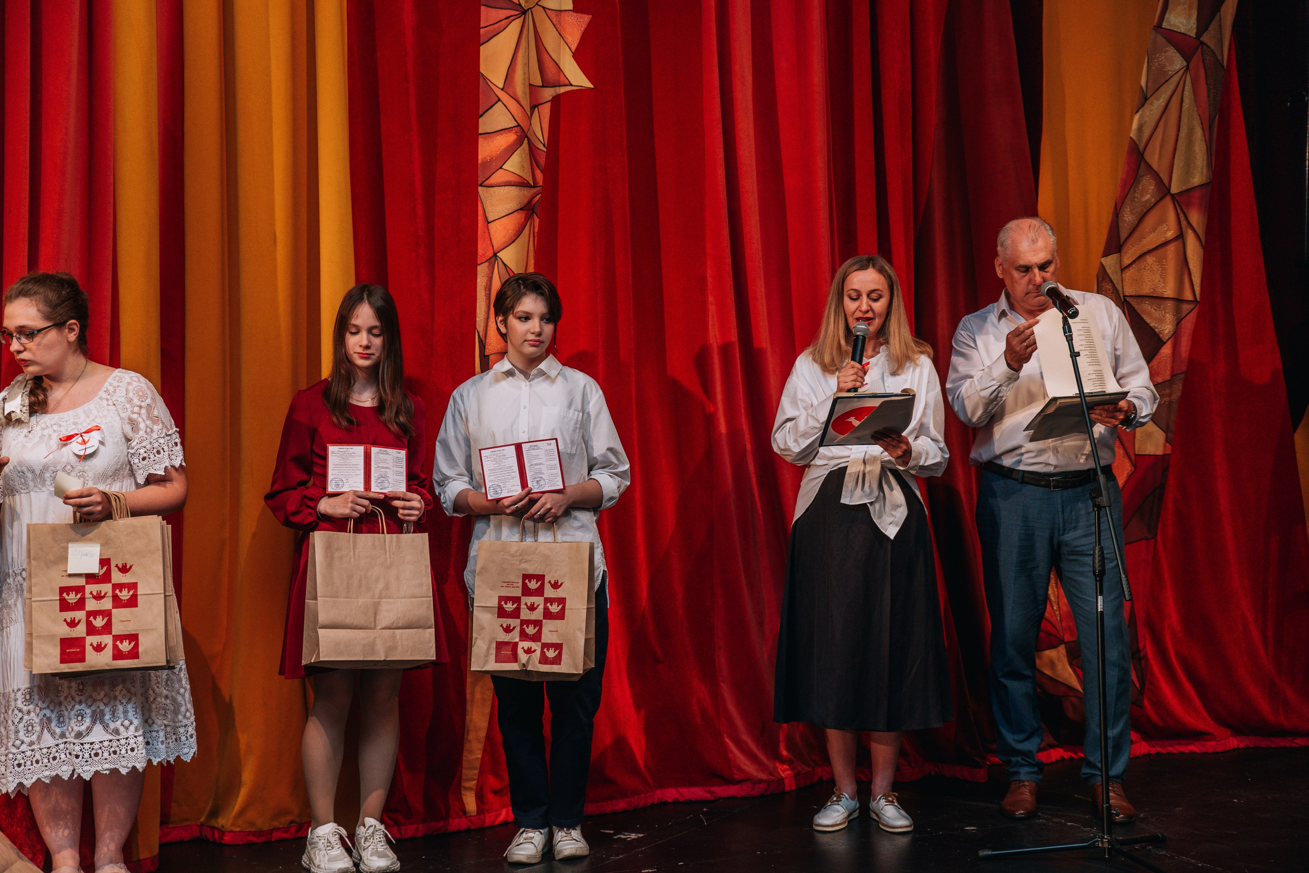 Выпускной в художественной школе. Главная