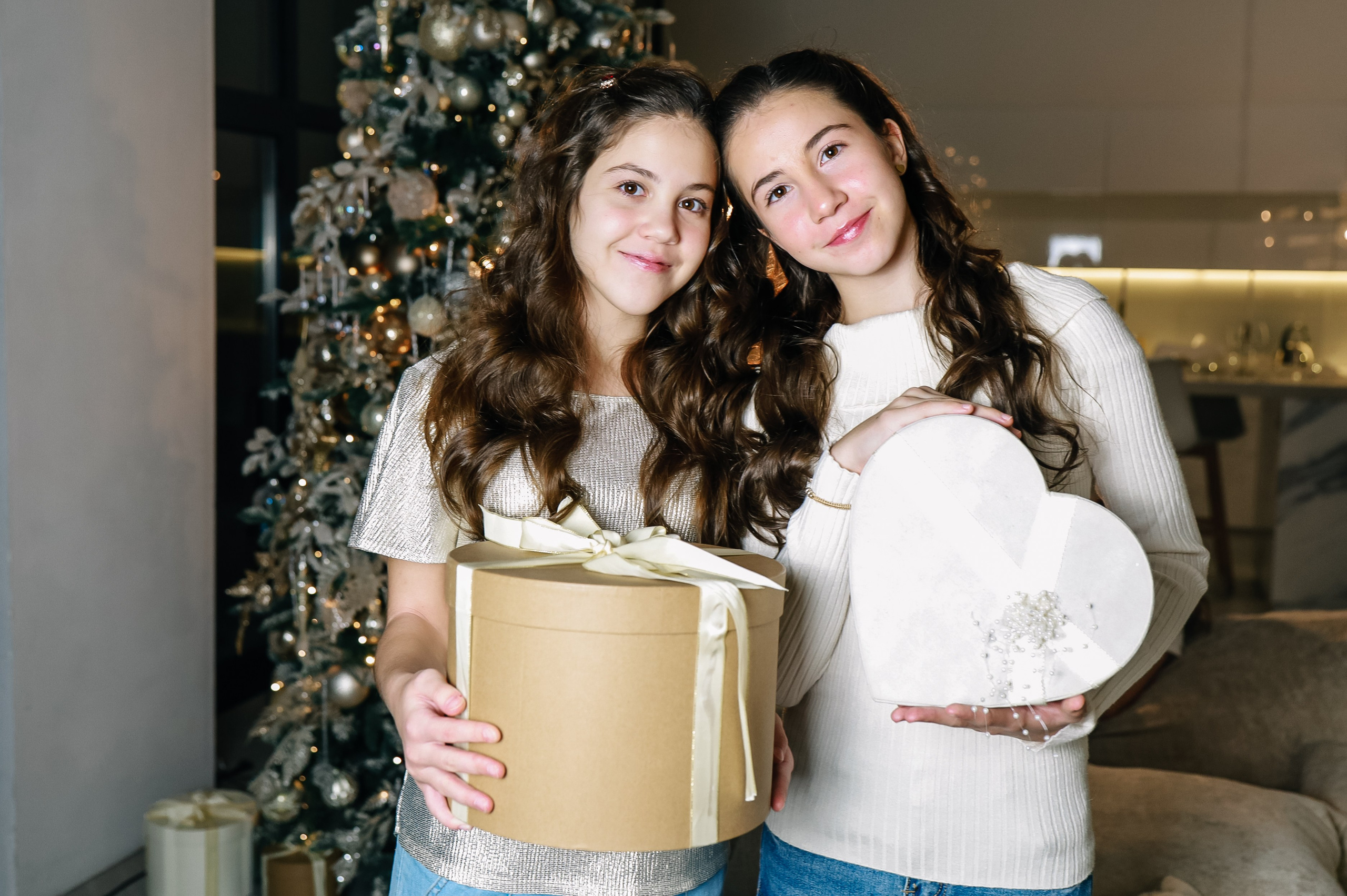 Дружная семья с четырьмя детьми. Визуал для эспертов и блогеров