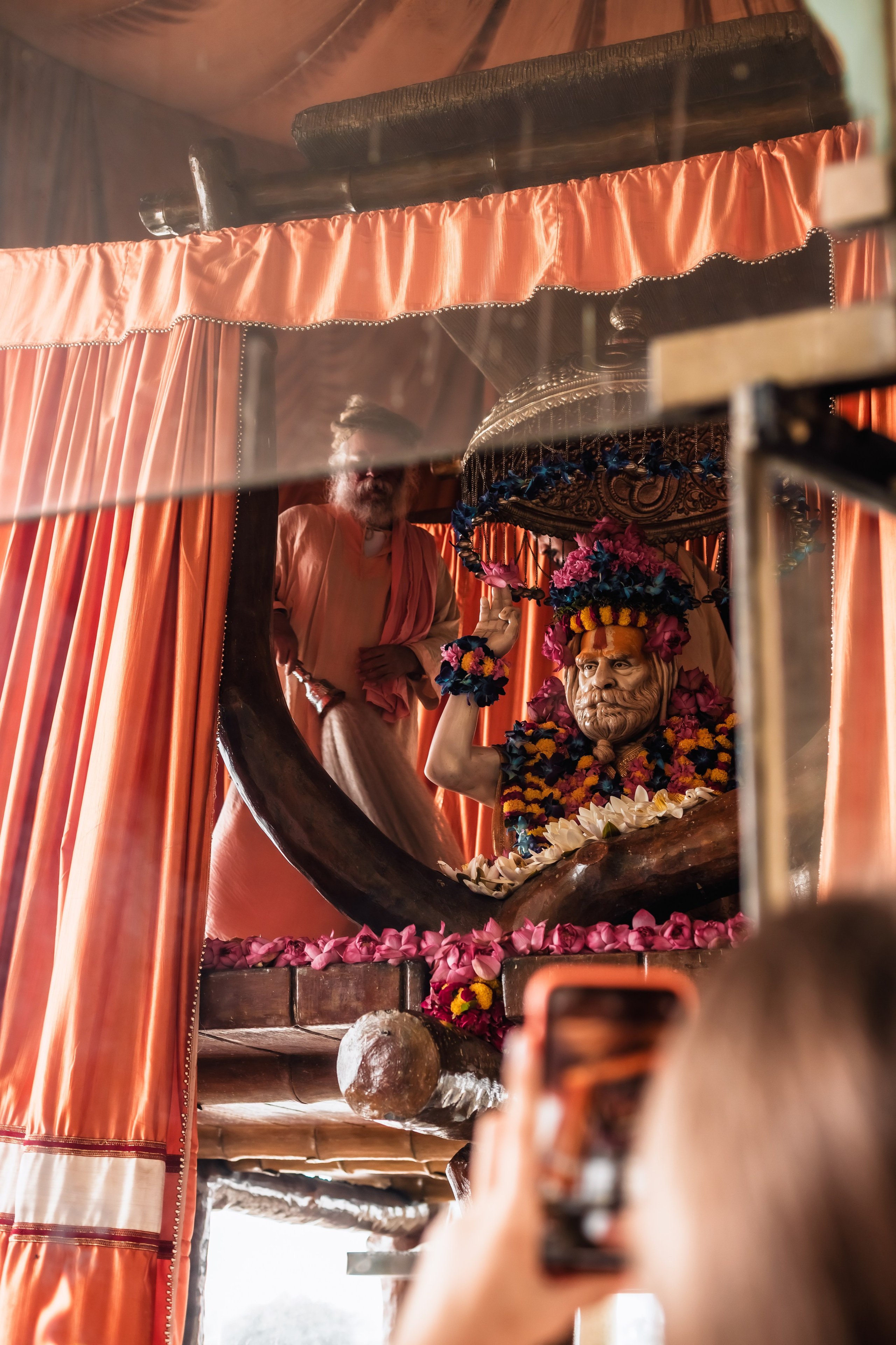 Abhisheka Devraha Baba on Sri Devdas ji maharaj bd. Mariam Bagdasaryan