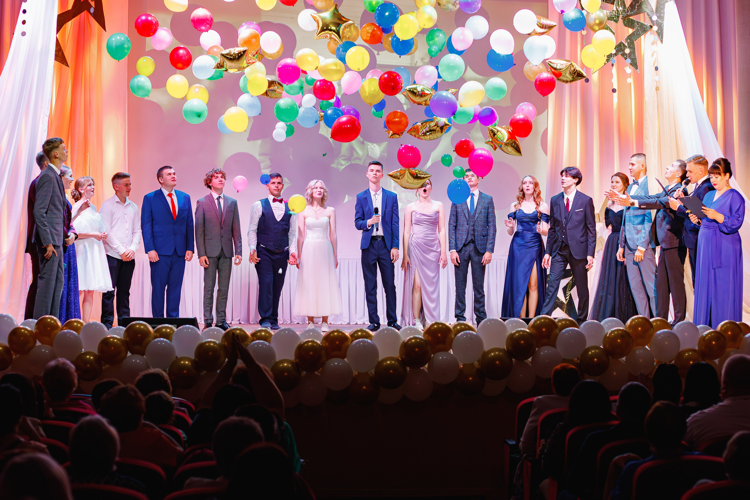 Школьная фото и видеосъёмка. Свадебный фотограф Марина Суворова и видеооператор Олег Петров