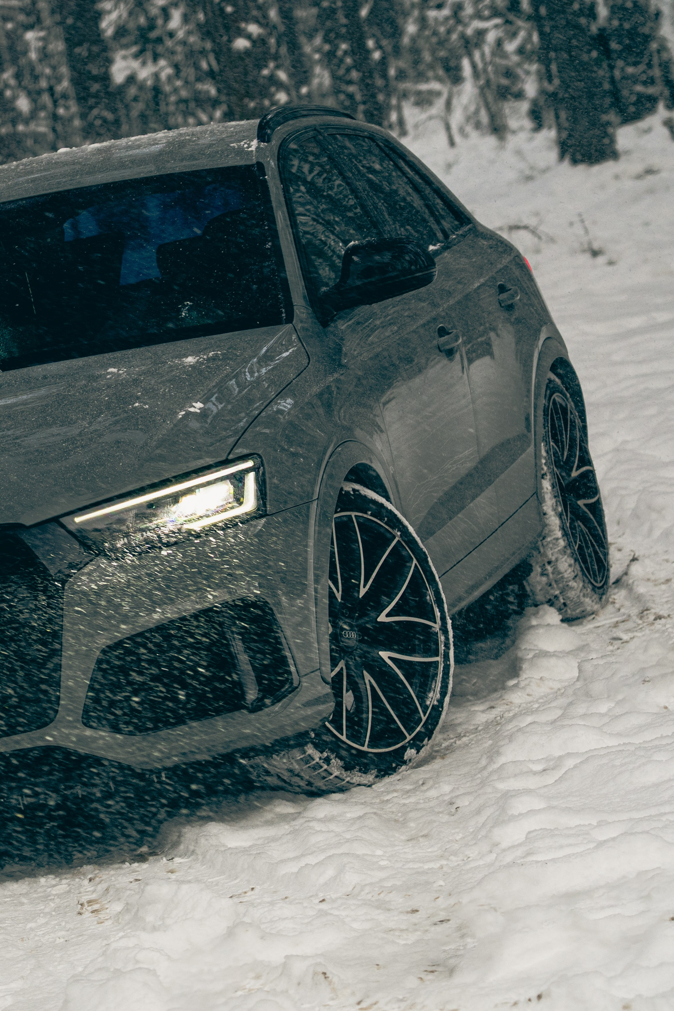 Audi Q3 Snow. Автомобильный фотограф в Санкт-Петербурге