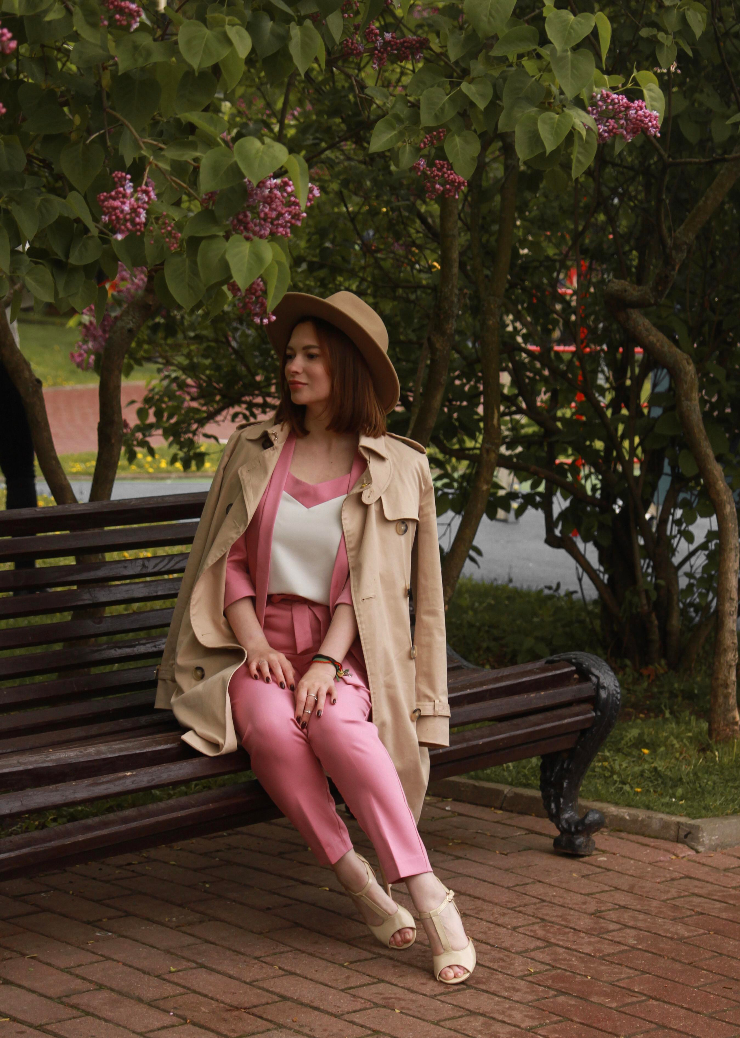 Дарья в цветущих садах. Фотограф Ирина Воробьева