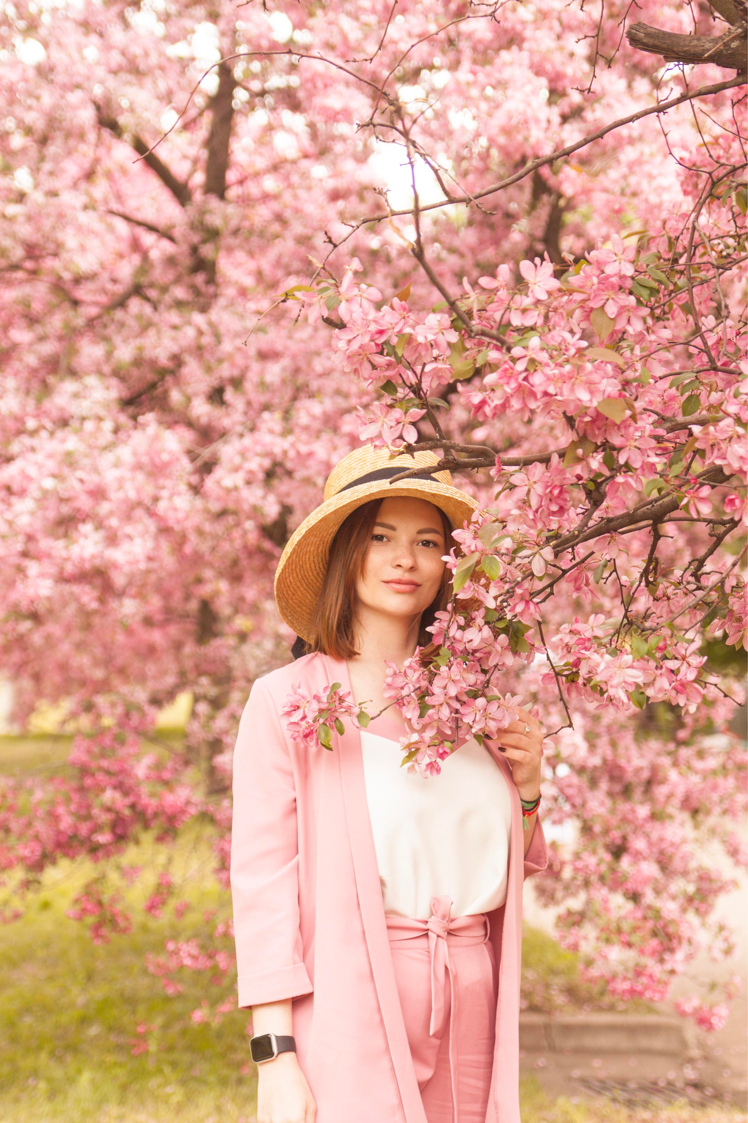 Дарья в цветущих садах. Фотограф Ирина Воробьева