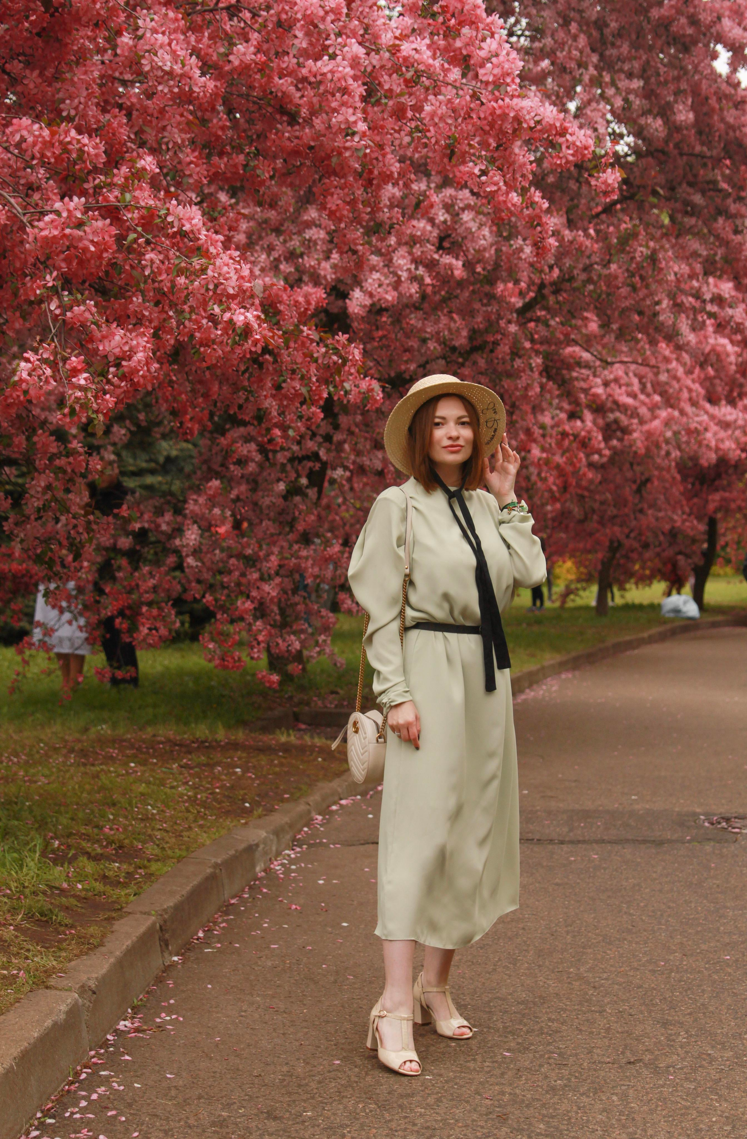 Дарья в цветущих садах. Фотограф Ирина Воробьева
