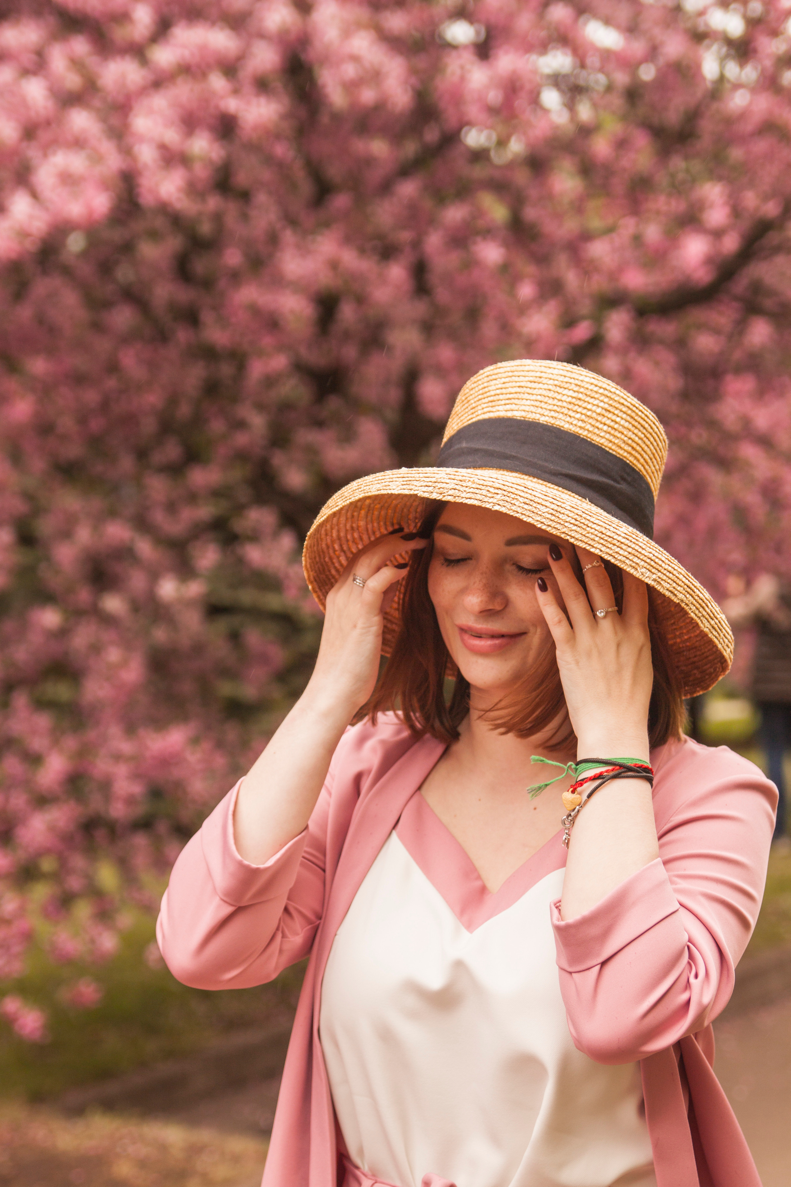 Дарья в цветущих садах. Фотограф Ирина Воробьева