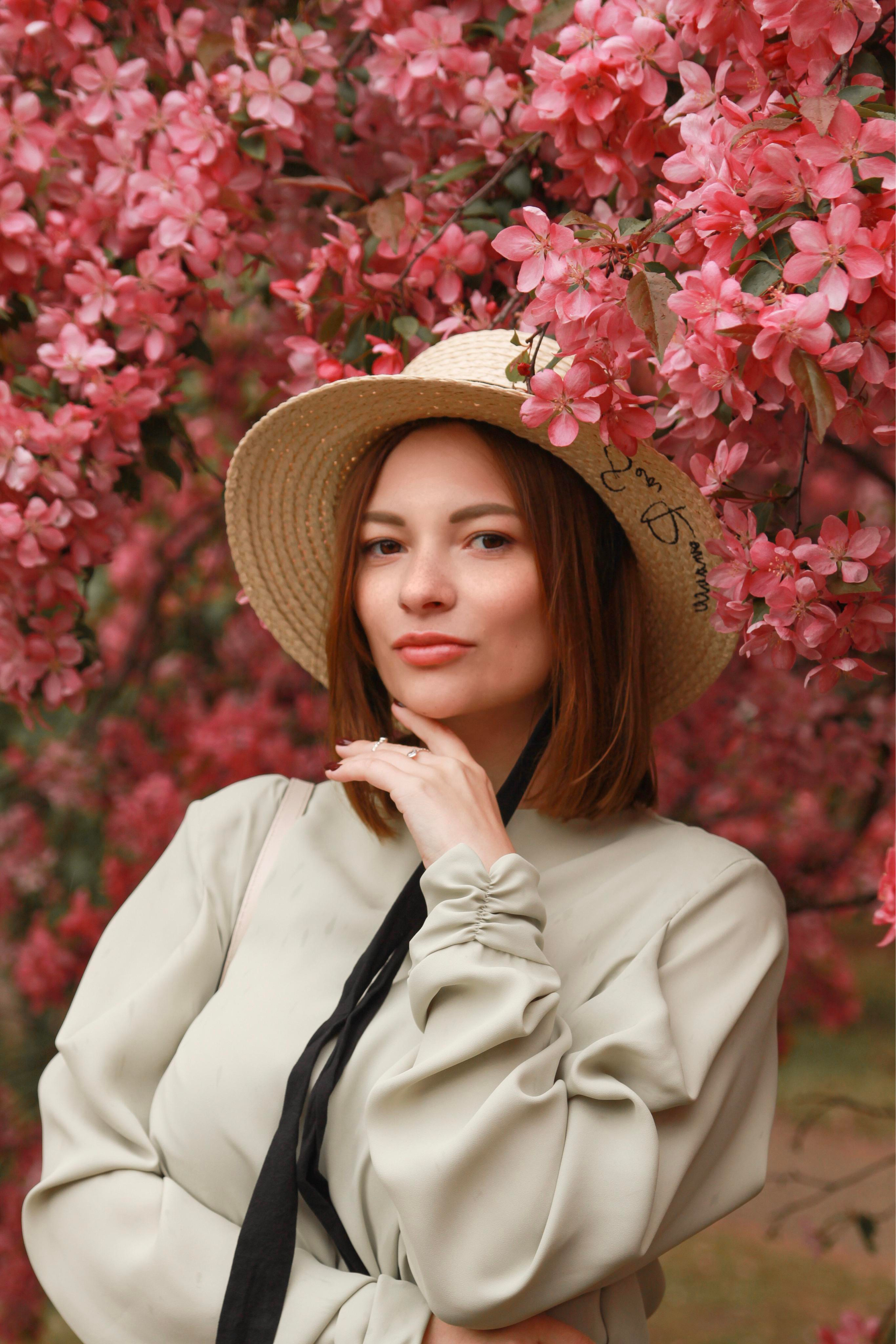 Дарья в цветущих садах. Фотограф Ирина Воробьева