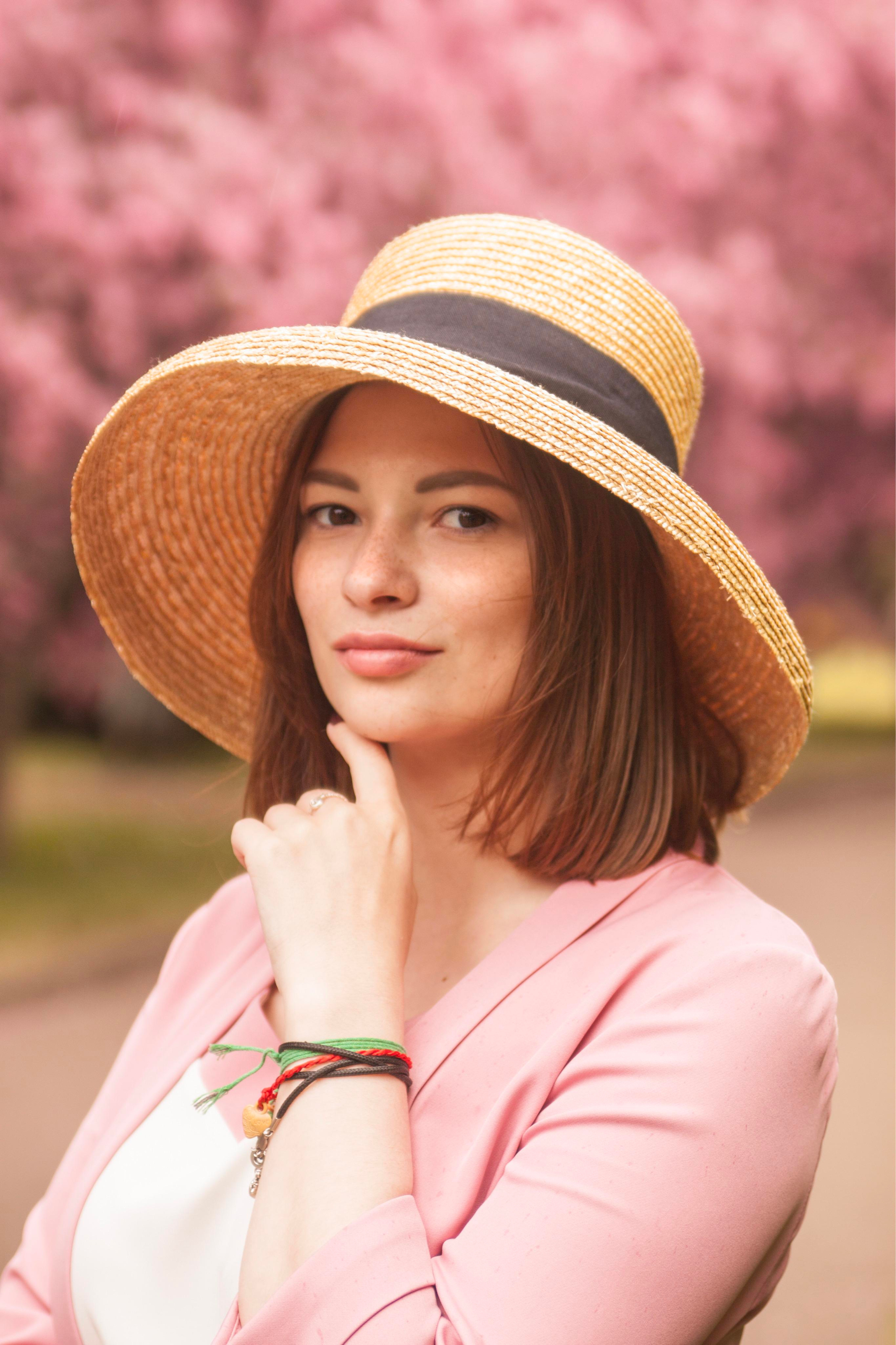 Дарья в цветущих садах. Фотограф Ирина Воробьева