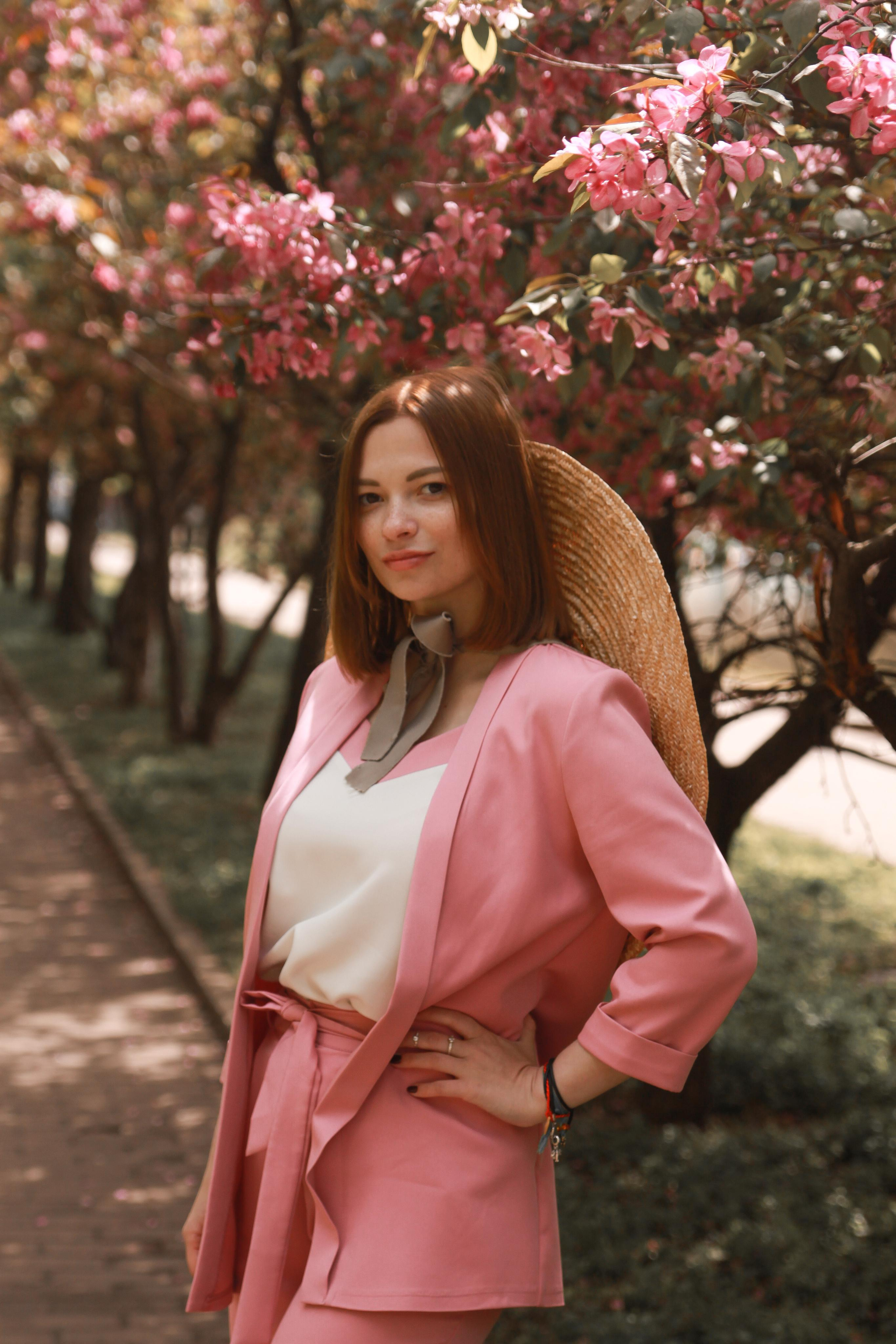 Дарья в цветущих садах. Фотограф Ирина Воробьева