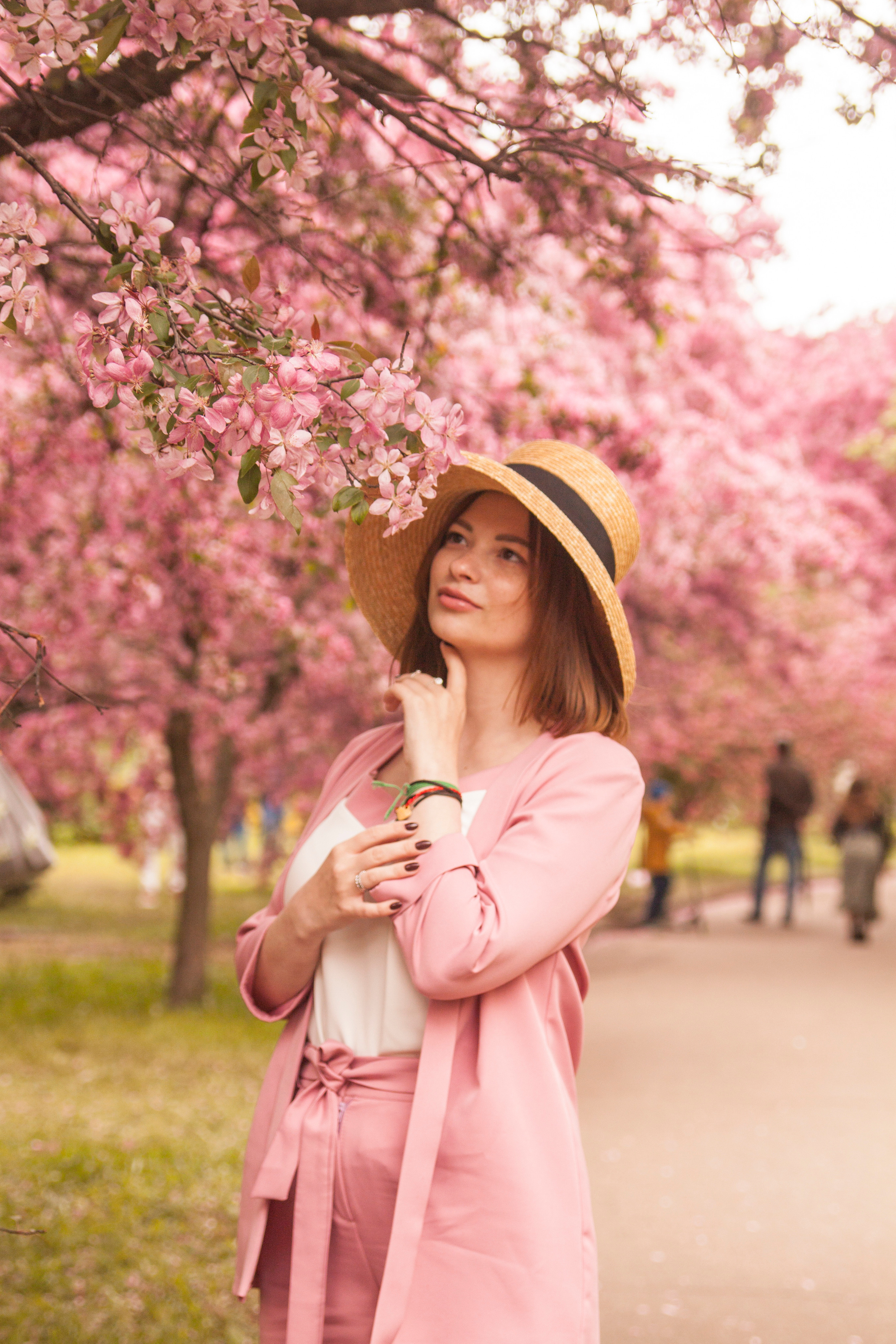 Дарья в цветущих садах. Фотограф Ирина Воробьева