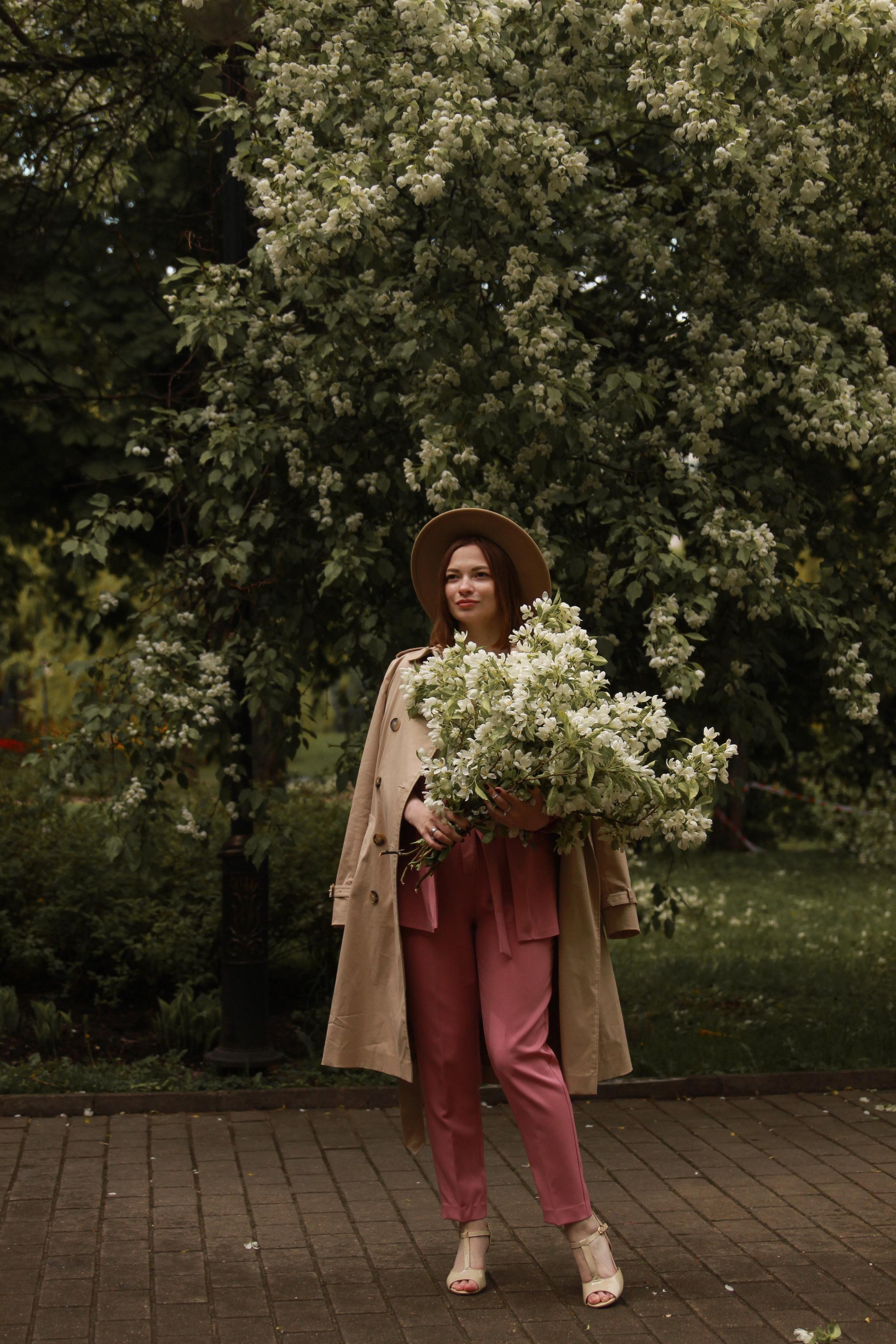 Дарья в цветущих садах. Фотограф Ирина Воробьева