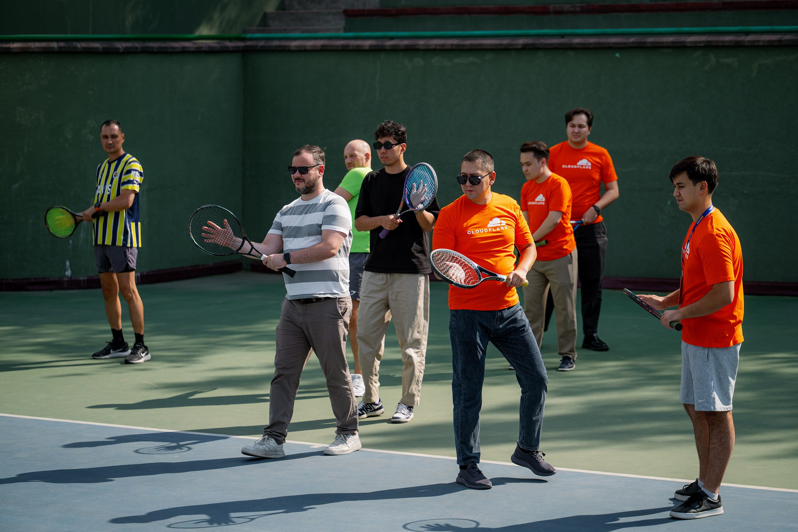 Конференция/Игра в тенис — BakoTech&Cloudfire. Фотограф в Алматы — Алексей Коньков | Репортаж, свадьбы, портреты