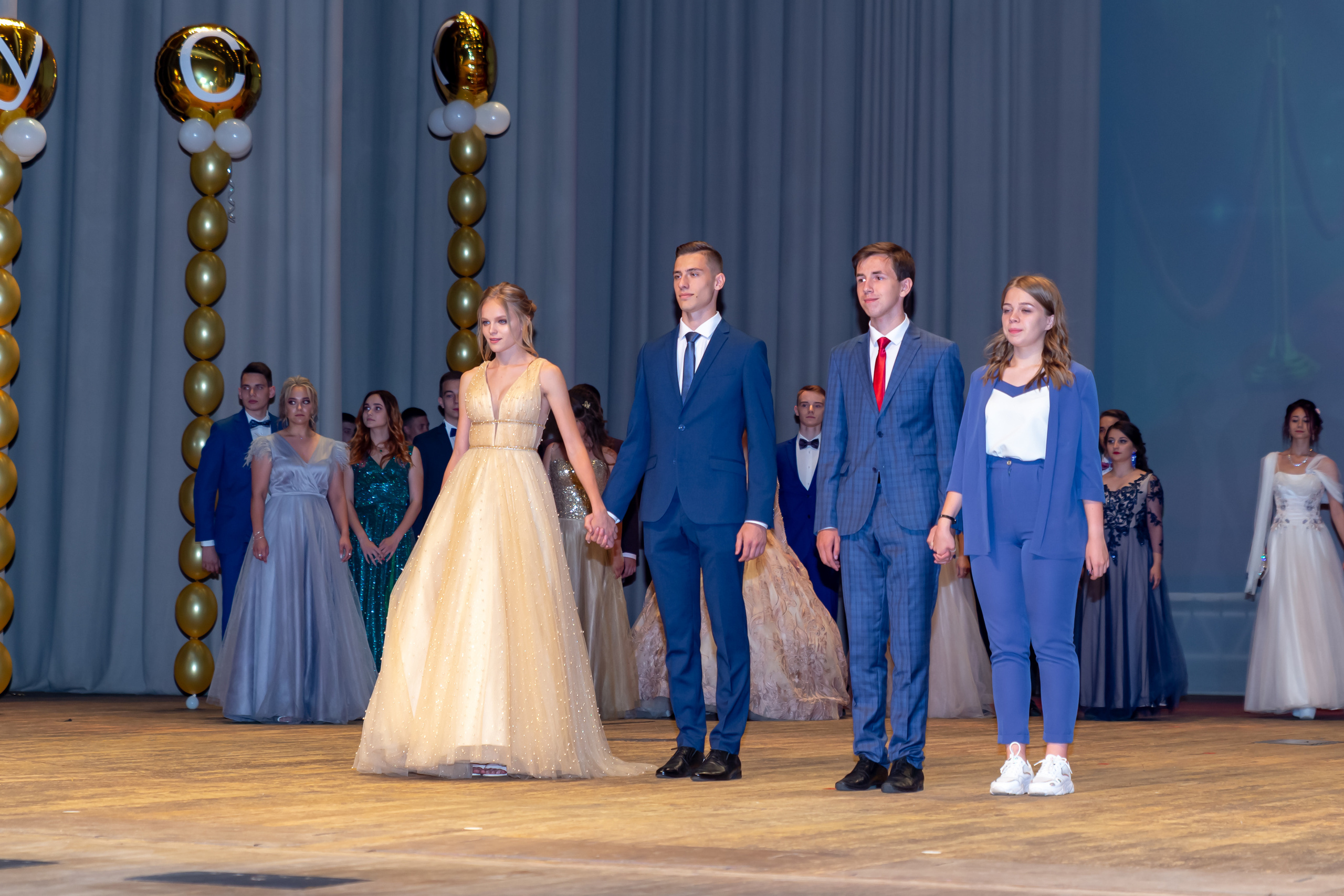 Школьная фото и видеосъёмка. Свадебный фотограф Марина Суворова и видеооператор Олег Петров