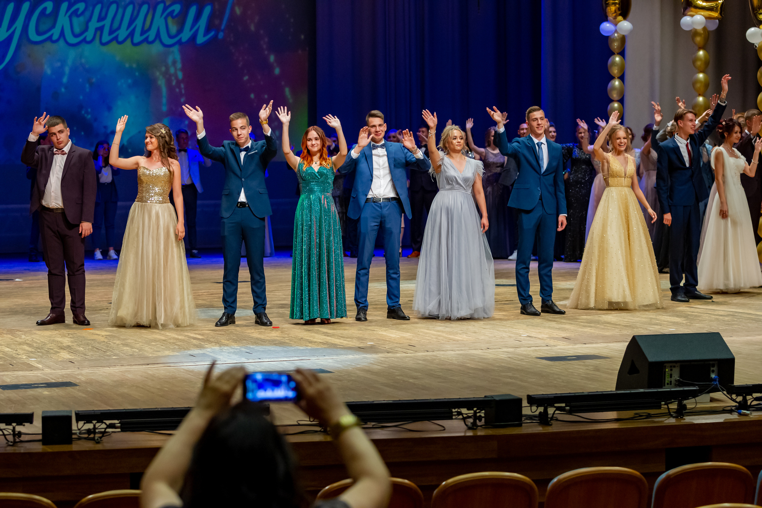 Школьная фото и видеосъёмка. Свадебный фотограф Марина Суворова и видеооператор Олег Петров