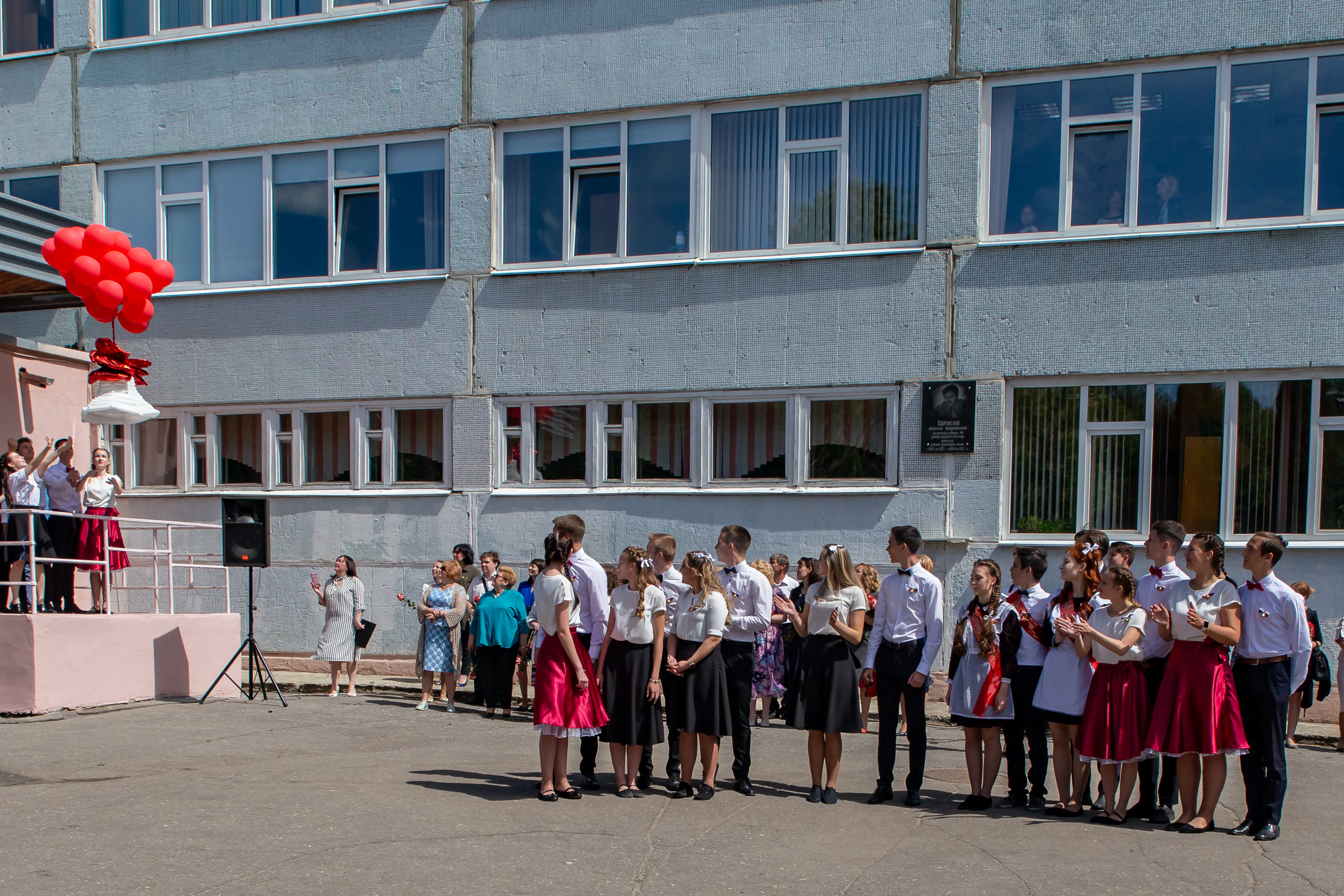 Школьная фото и видеосъёмка. Свадебный фотограф Марина Суворова и видеооператор Олег Петров