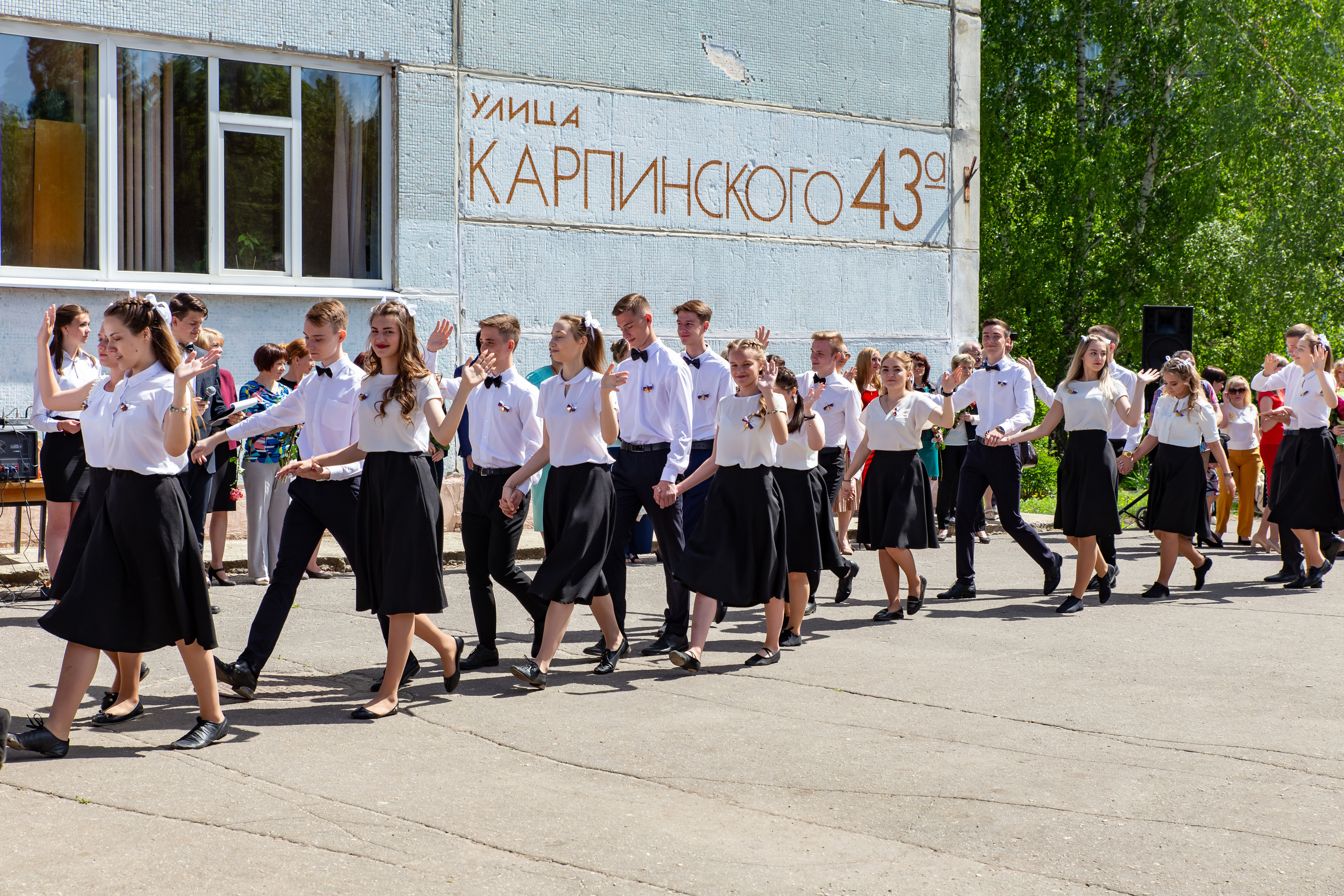 Школьная фото и видеосъёмка. Свадебный фотограф Марина Суворова и видеооператор Олег Петров
