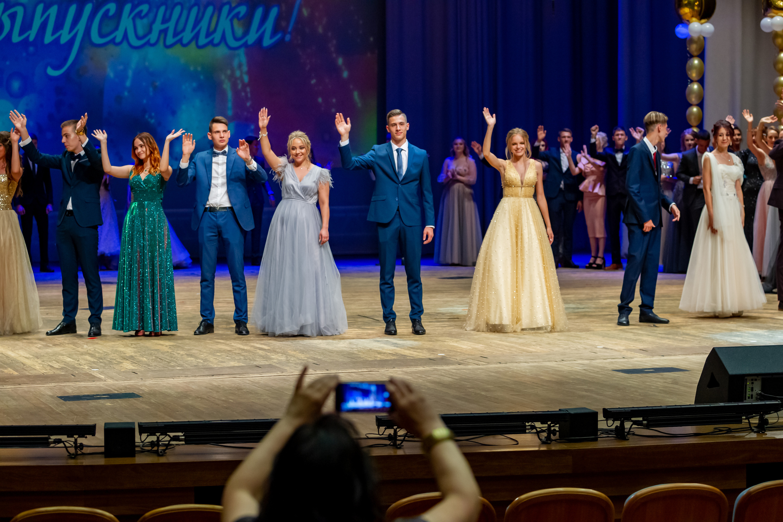 Школьная фото и видеосъёмка. Свадебный фотограф Марина Суворова и видеооператор Олег Петров