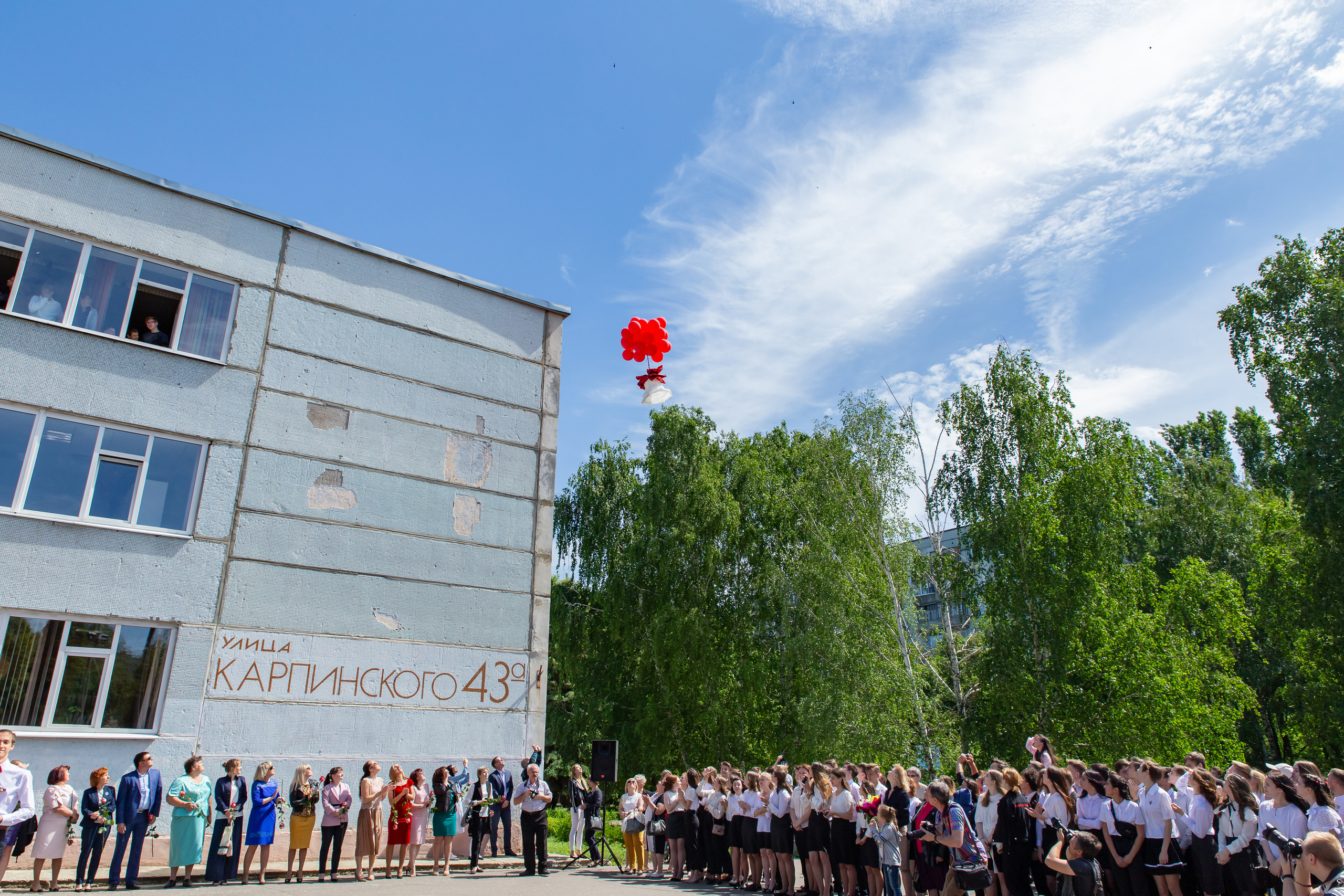 Школьная фото и видеосъёмка. Свадебный фотограф Марина Суворова и видеооператор Олег Петров